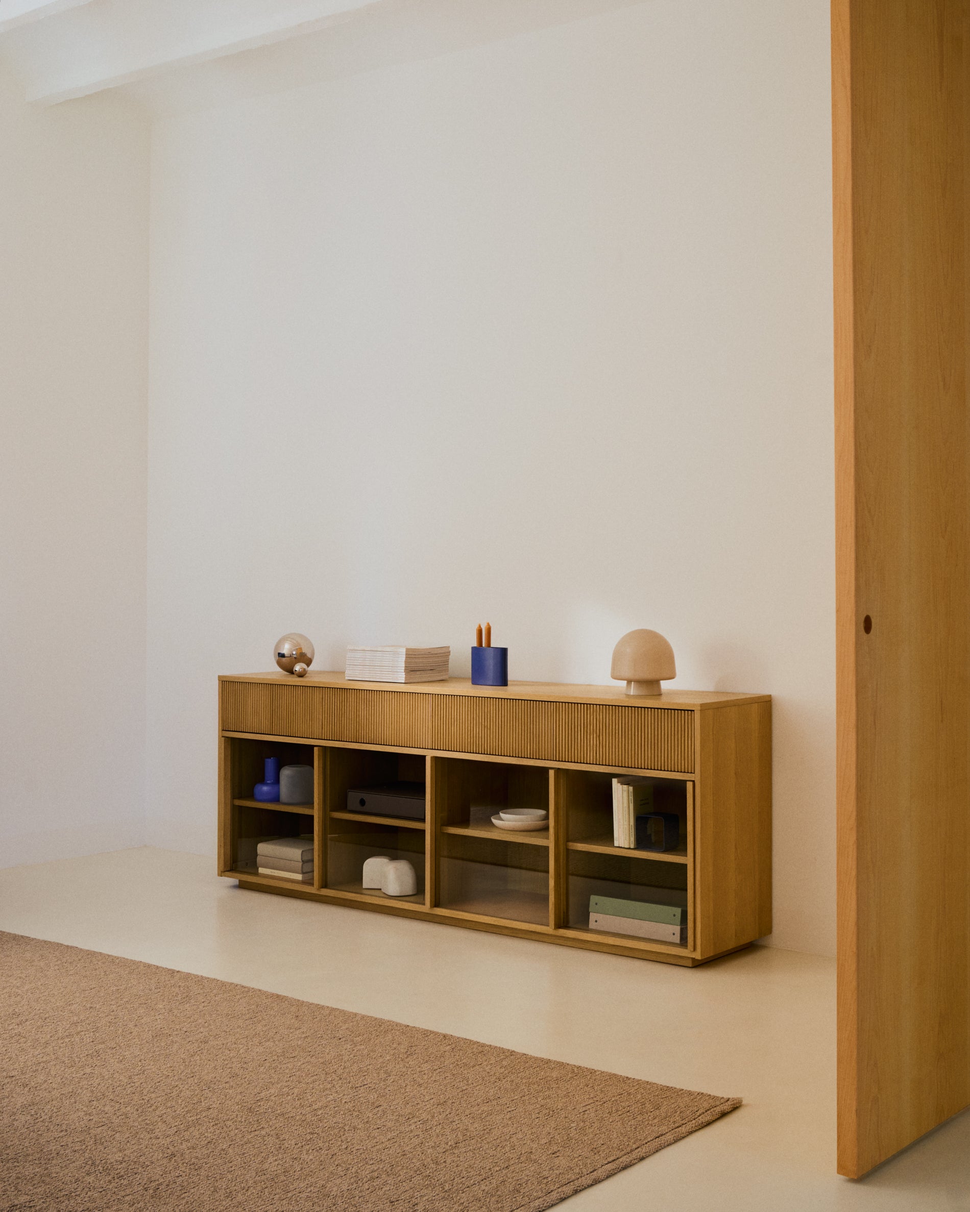 Helvine sideboard 4 doors and 4 drawers oak veneer and tempered glass, 200 x 80cm FSC 100% - Lifestyle