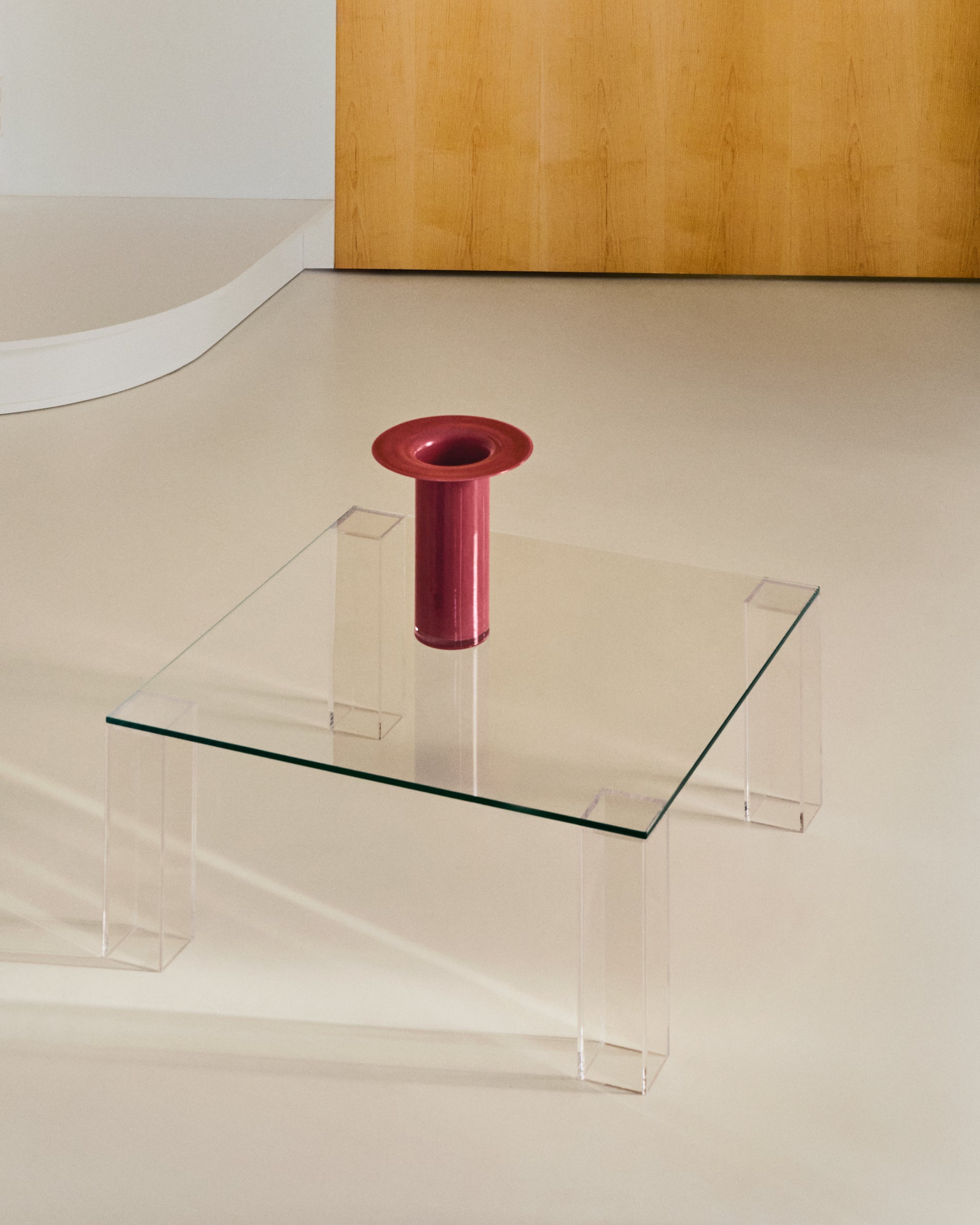 Adularia transparent, tempered-glass side table, 85 x 85 cm - Lifestyle