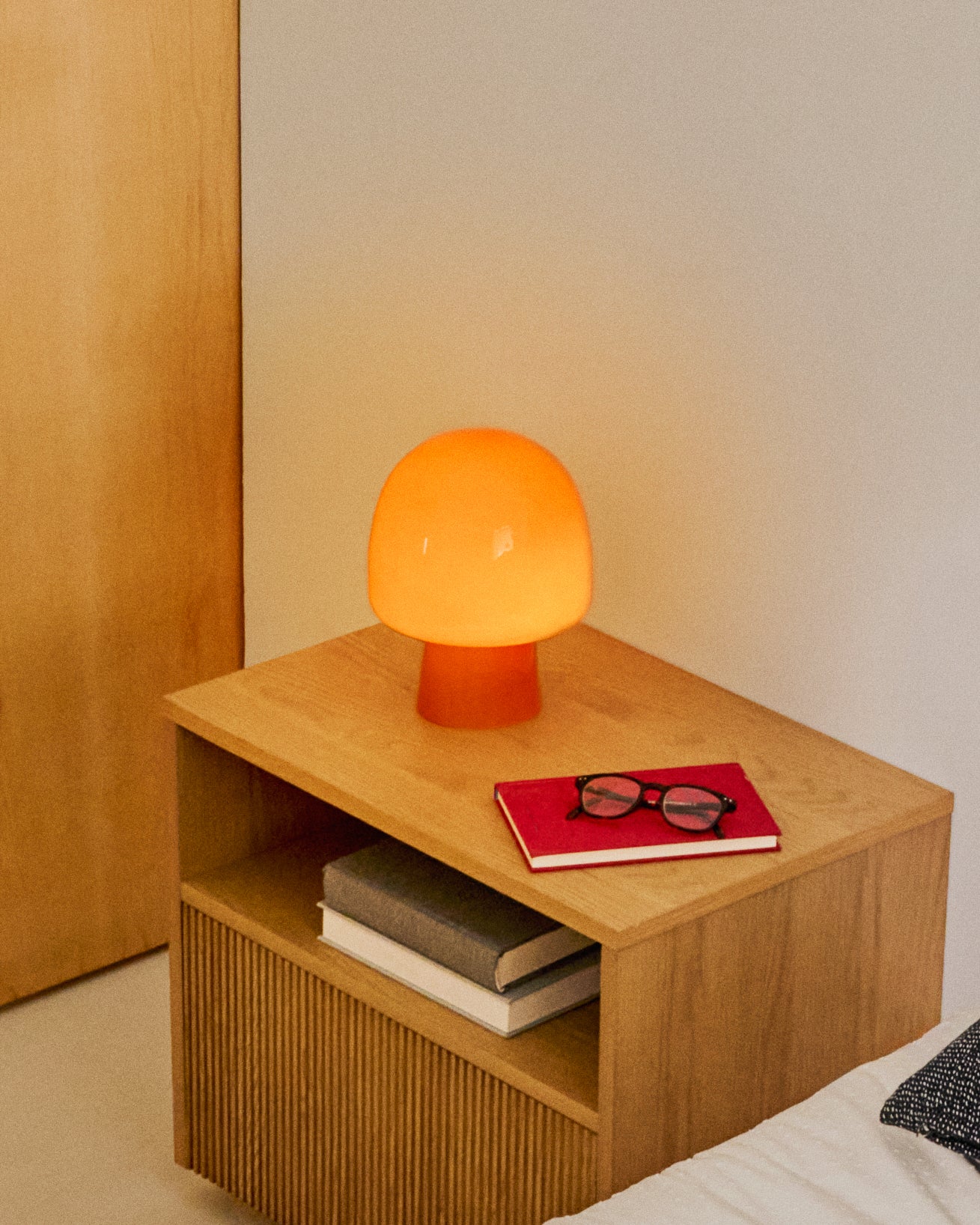 Reig orange glass table lamp - Lifestyle
