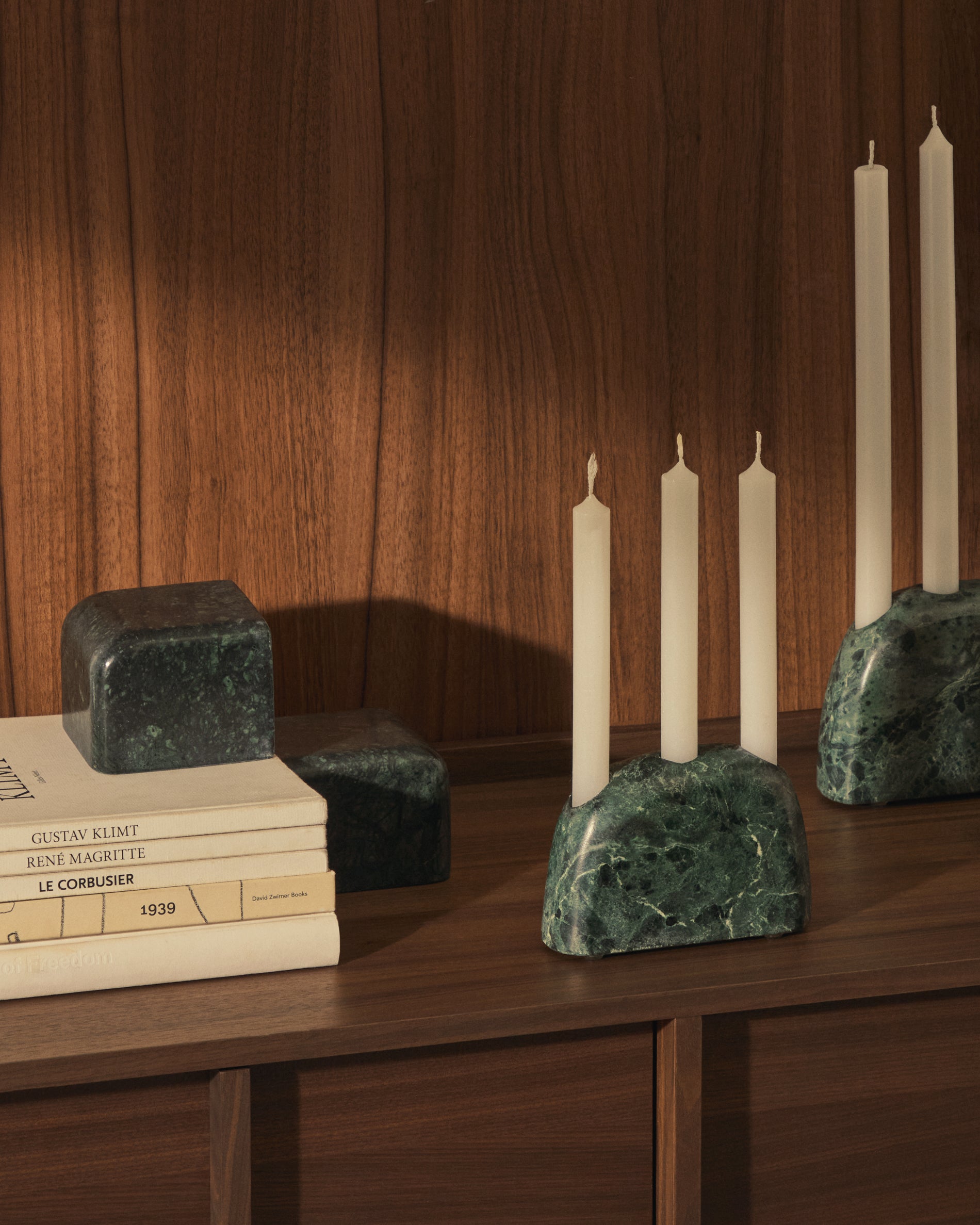 Signe medium-sized, green marble candlestick, 10 cm - Lifestyle