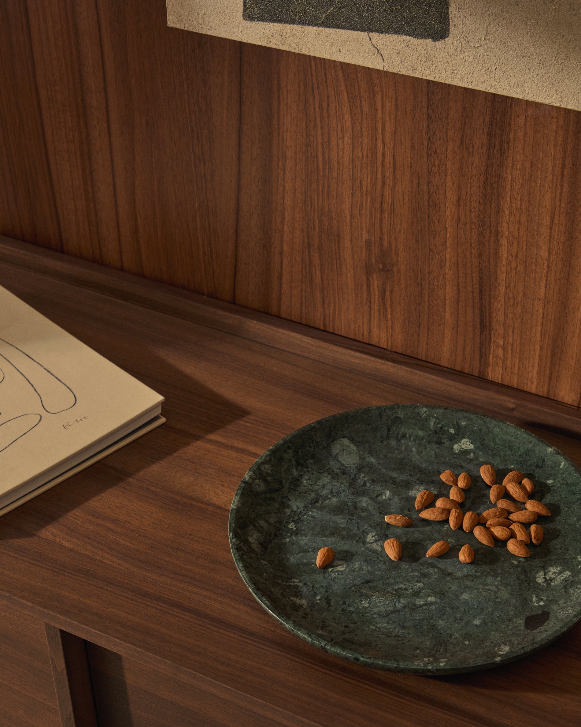 Ecin large, green marble serving plate - Lifestyle