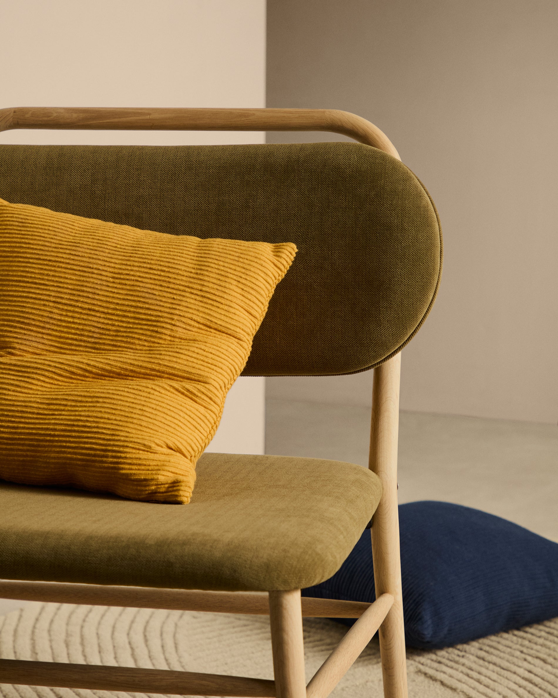 Helda armchair in green chenille and FSC Mix Credit solid oak wood - Lifestyle