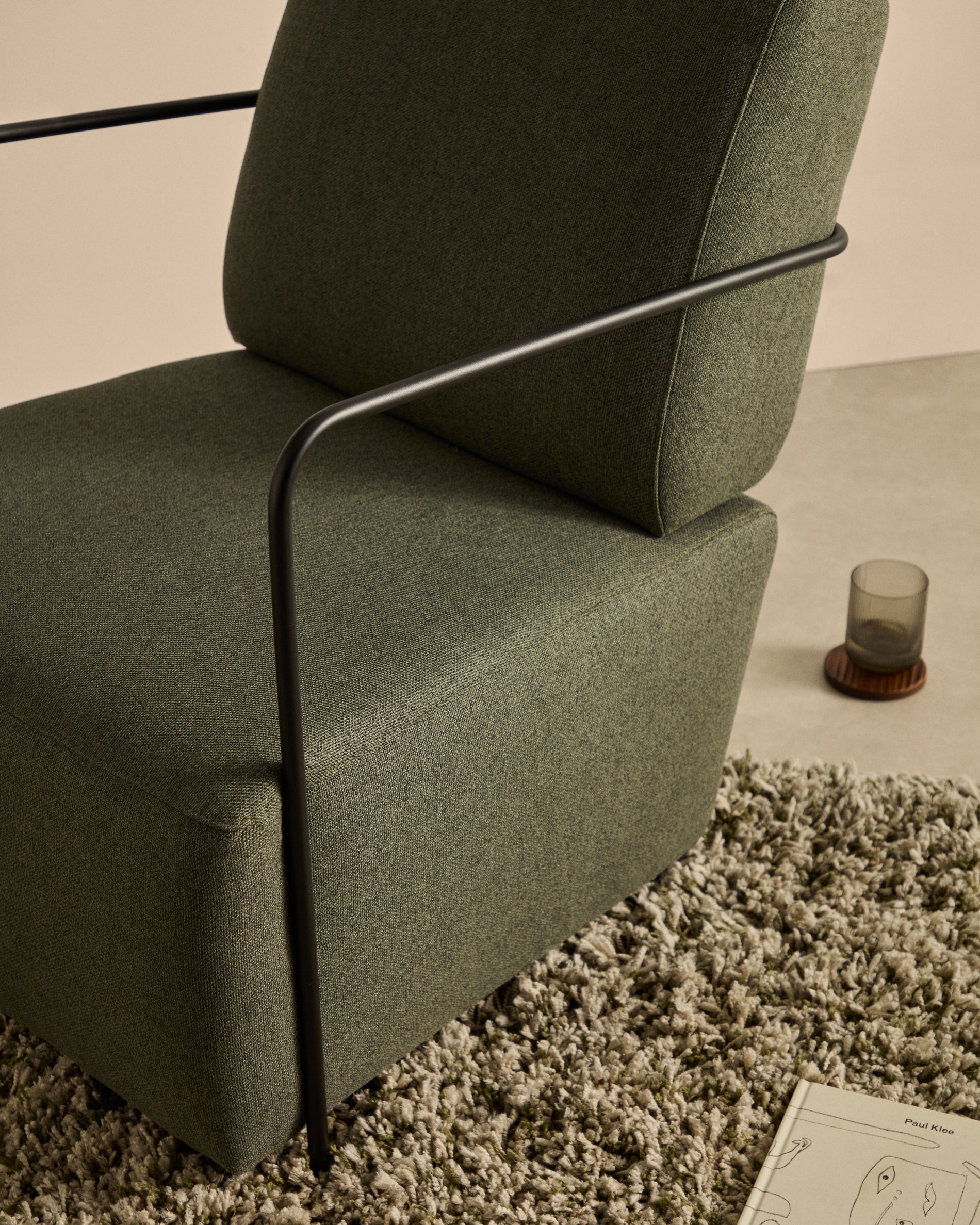 Gamer green armchair with metal in a black matte painted finish - Lifestyle