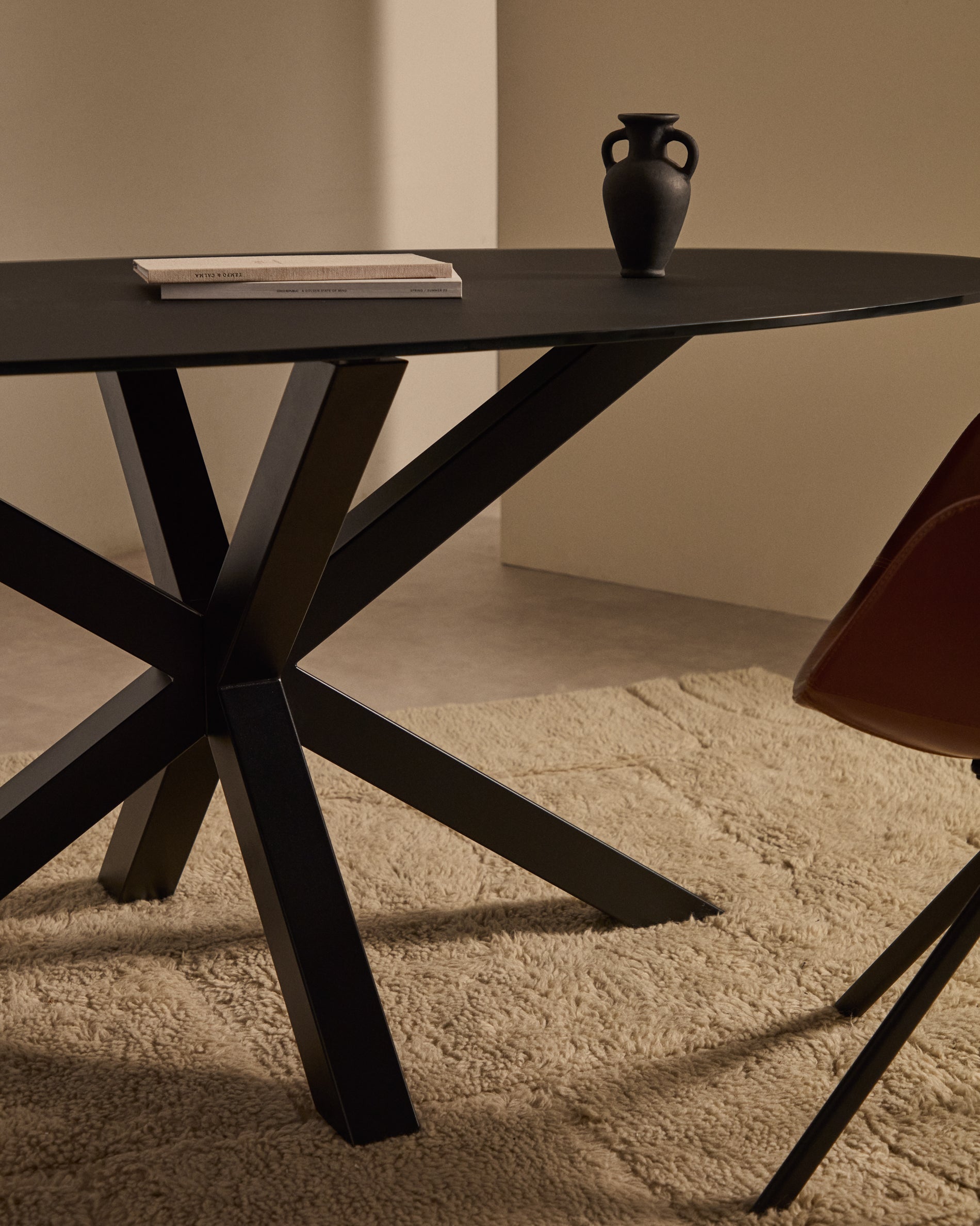 Argo table with black glass and black steel legs Ø 200 x 100 cm - Lifestyle