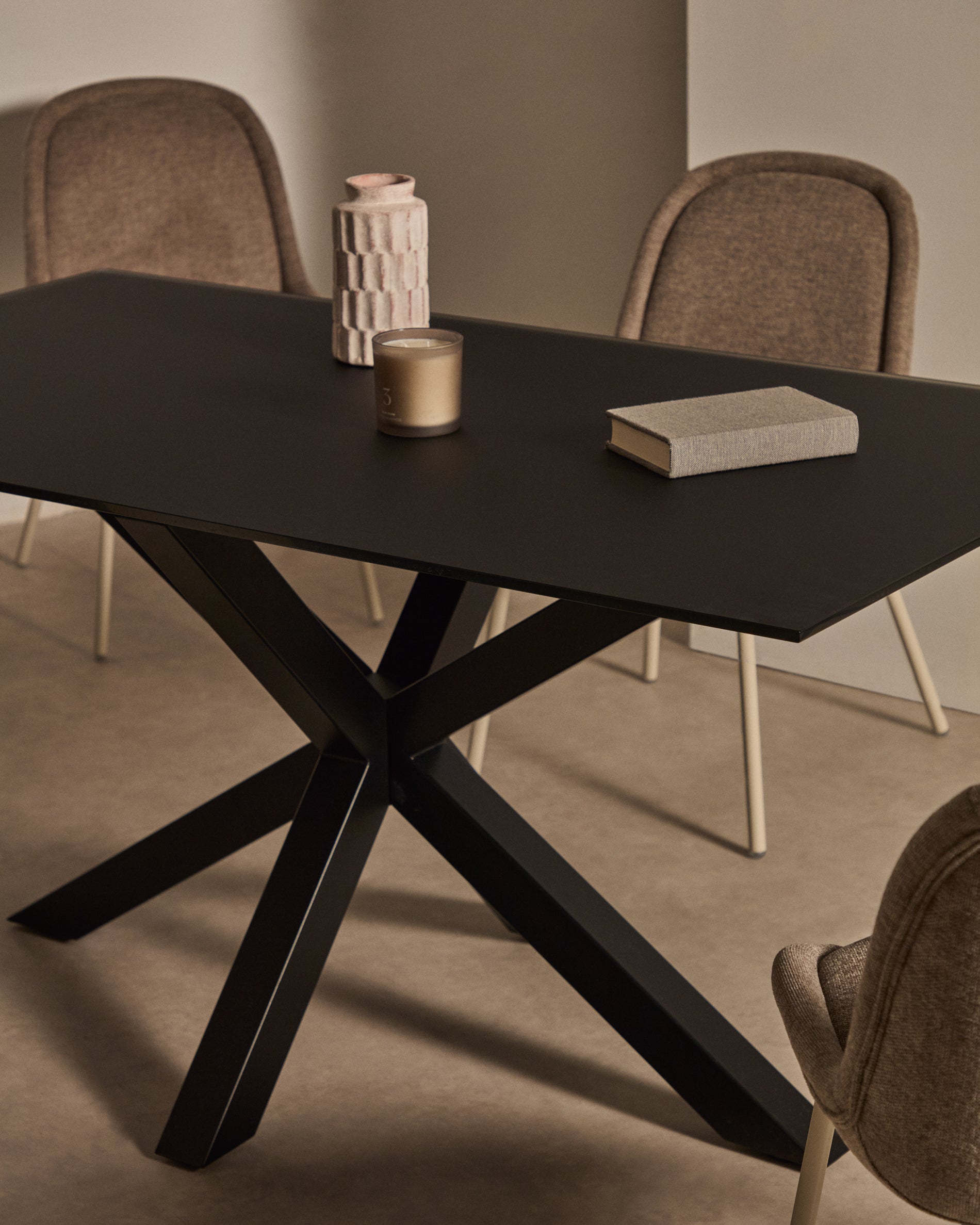 Argo table with black glass and black steel legs 160 x 90  cm - Lifestyle