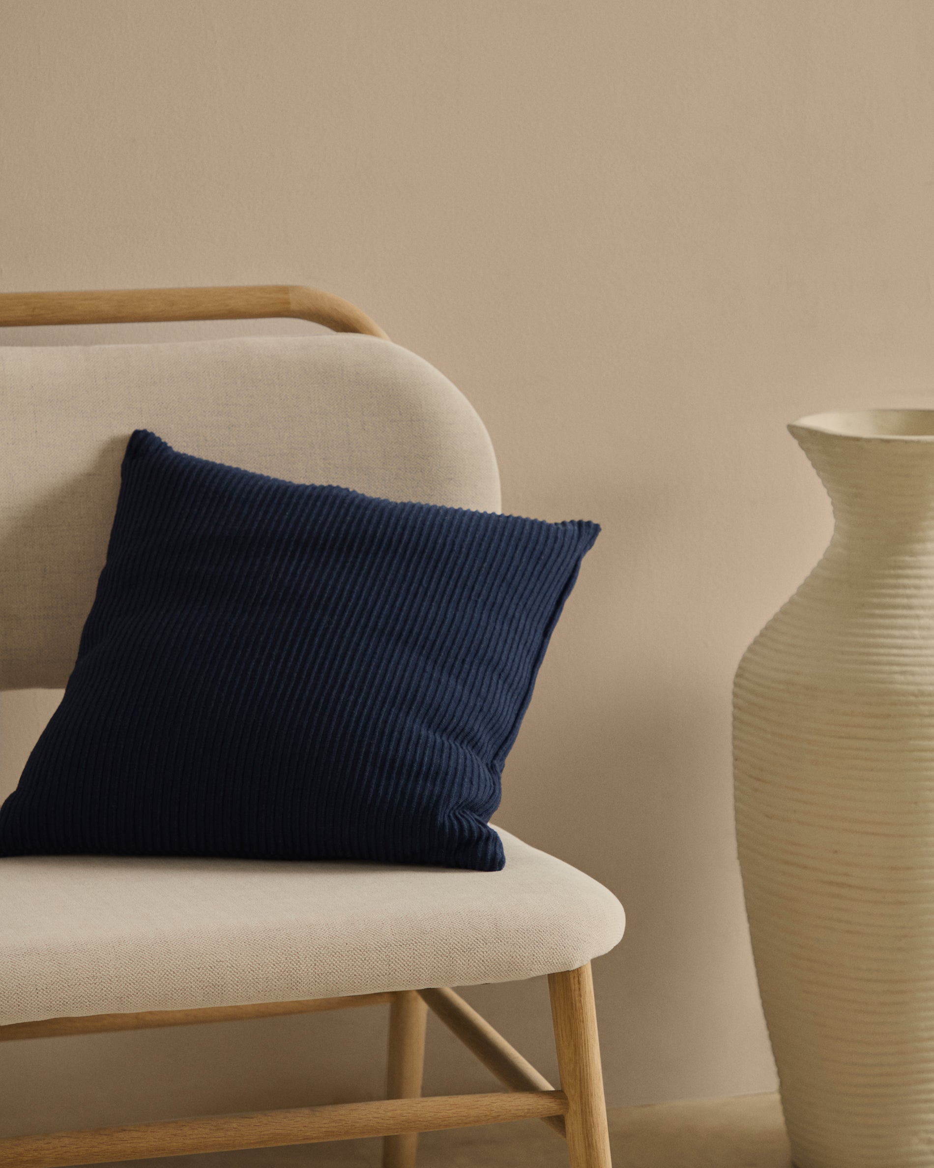 Helda armchair in beige chenille and FSC Mix Credit solid oak wood - Lifestyle