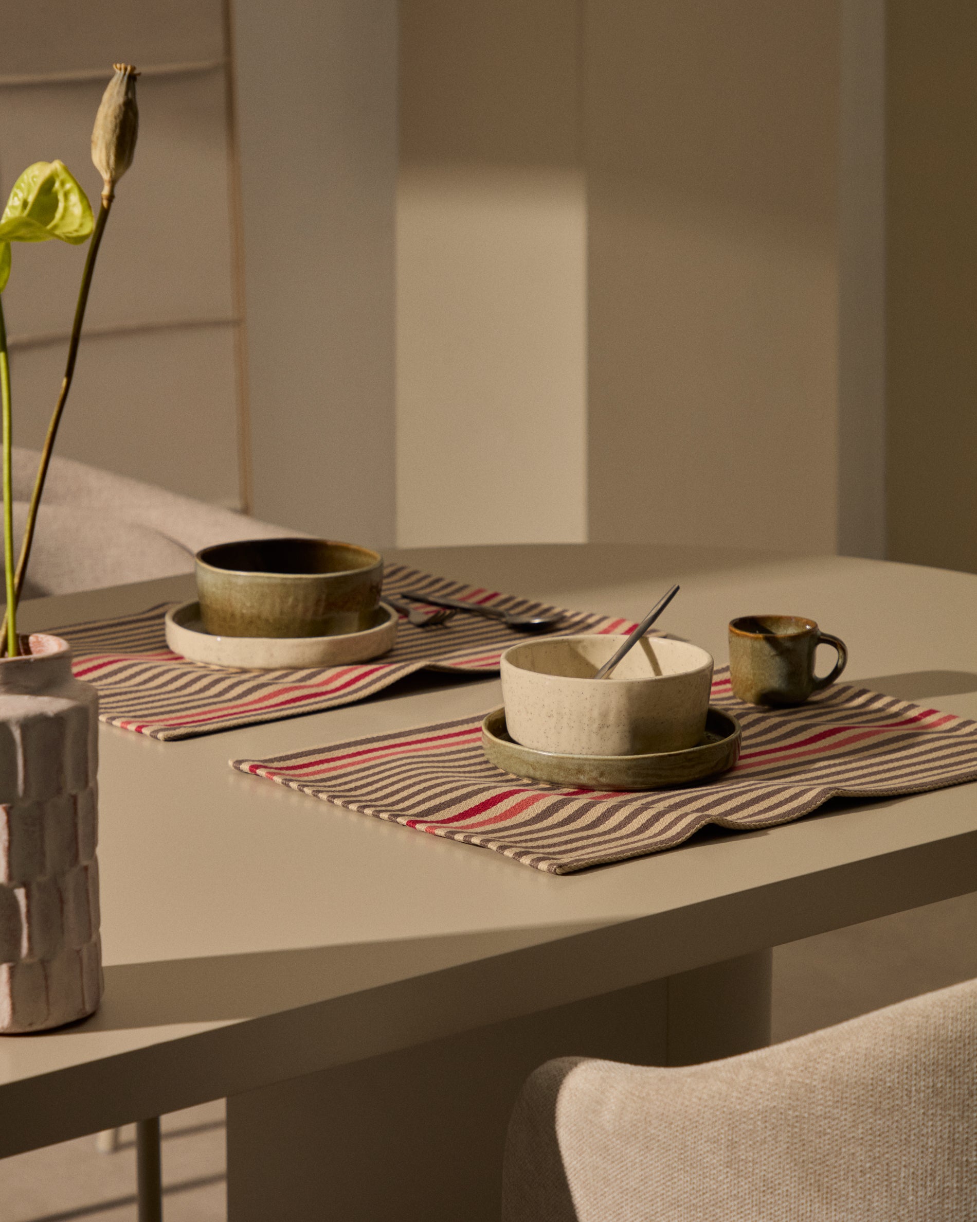 Odisa set of 2 cotton table mats with multi-colour stripes - Lifestyle
