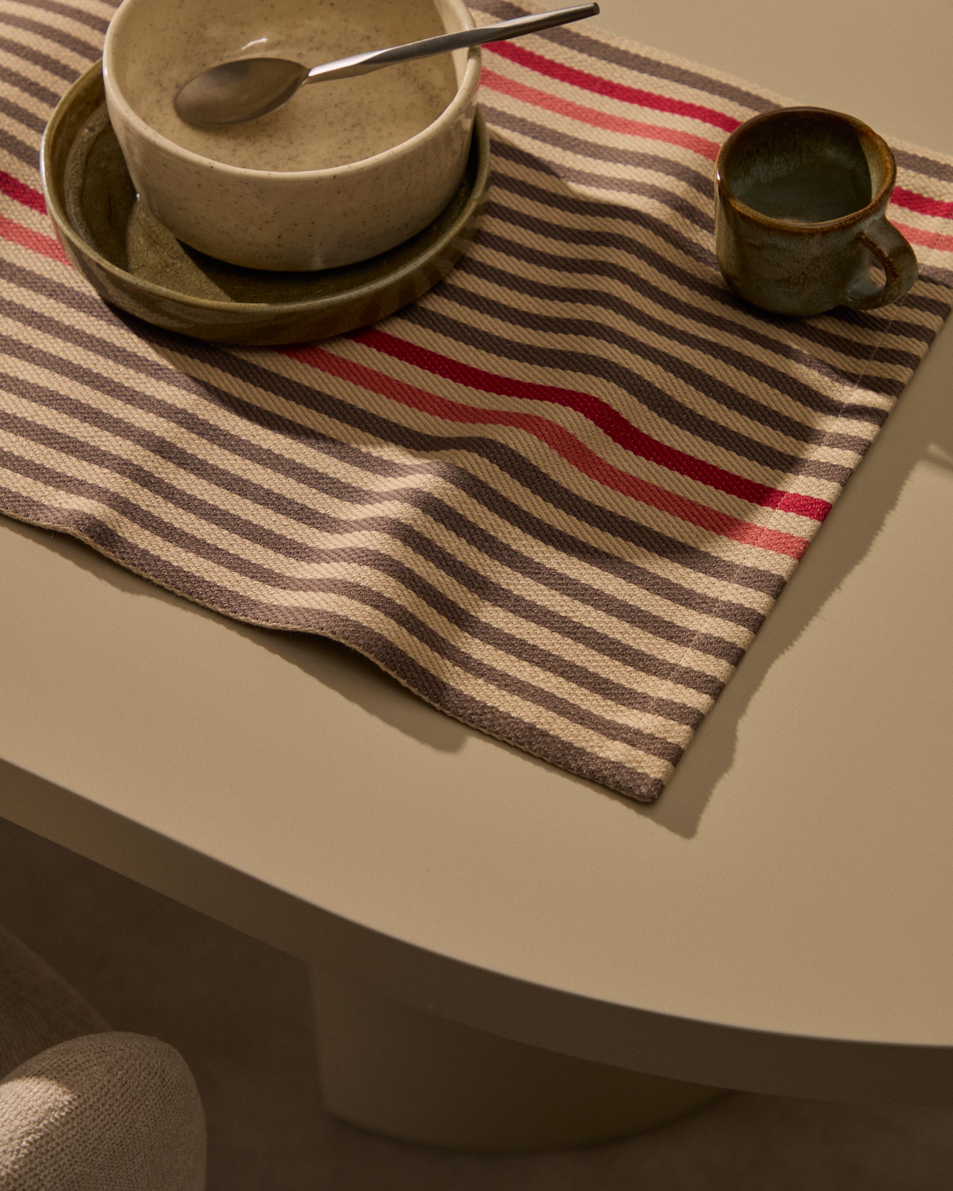 Odisa set of 2 cotton table mats with multi-colour stripes - Lifestyle