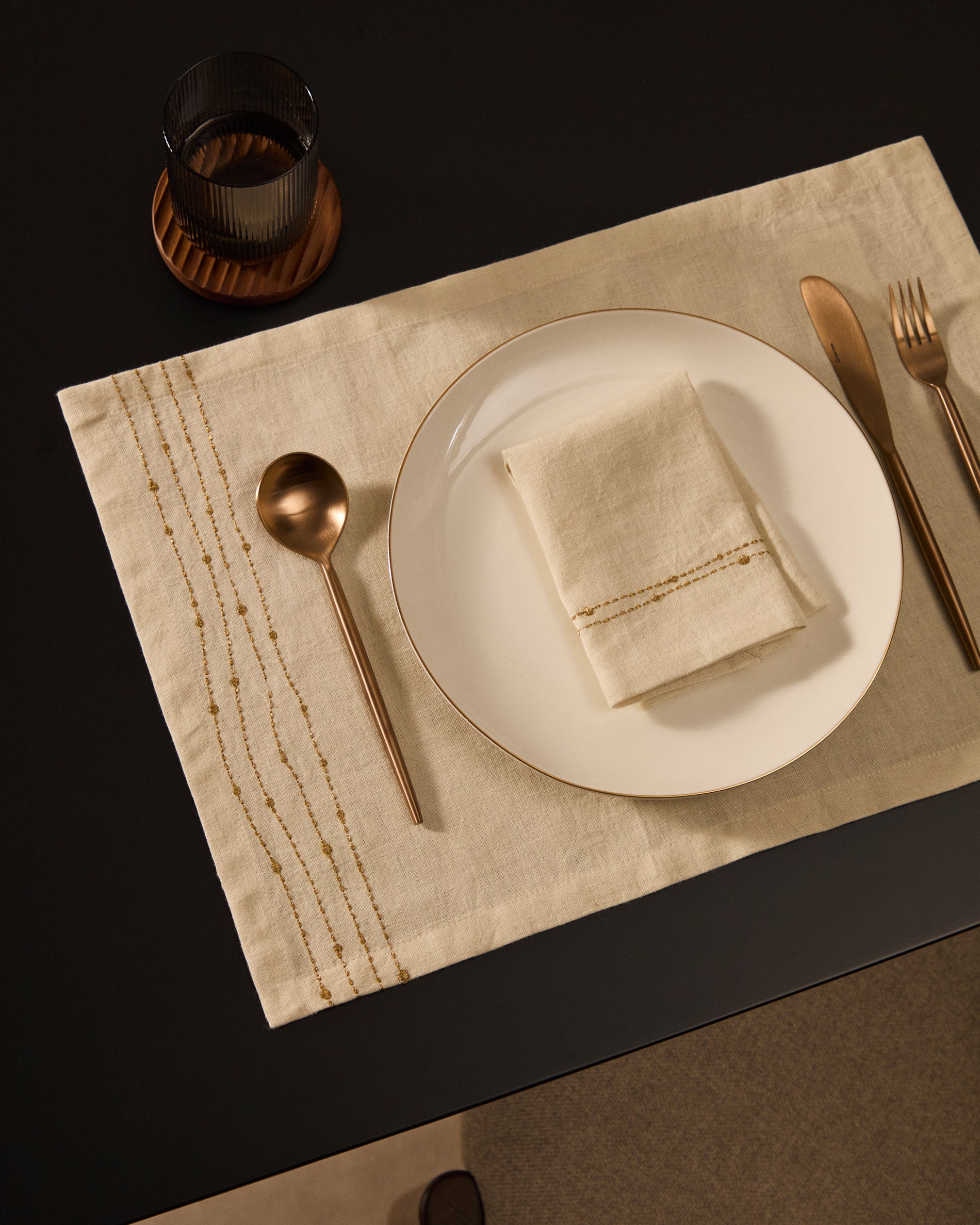 Lite rounded handle 16-piece golden cutlery set - Lifestyle