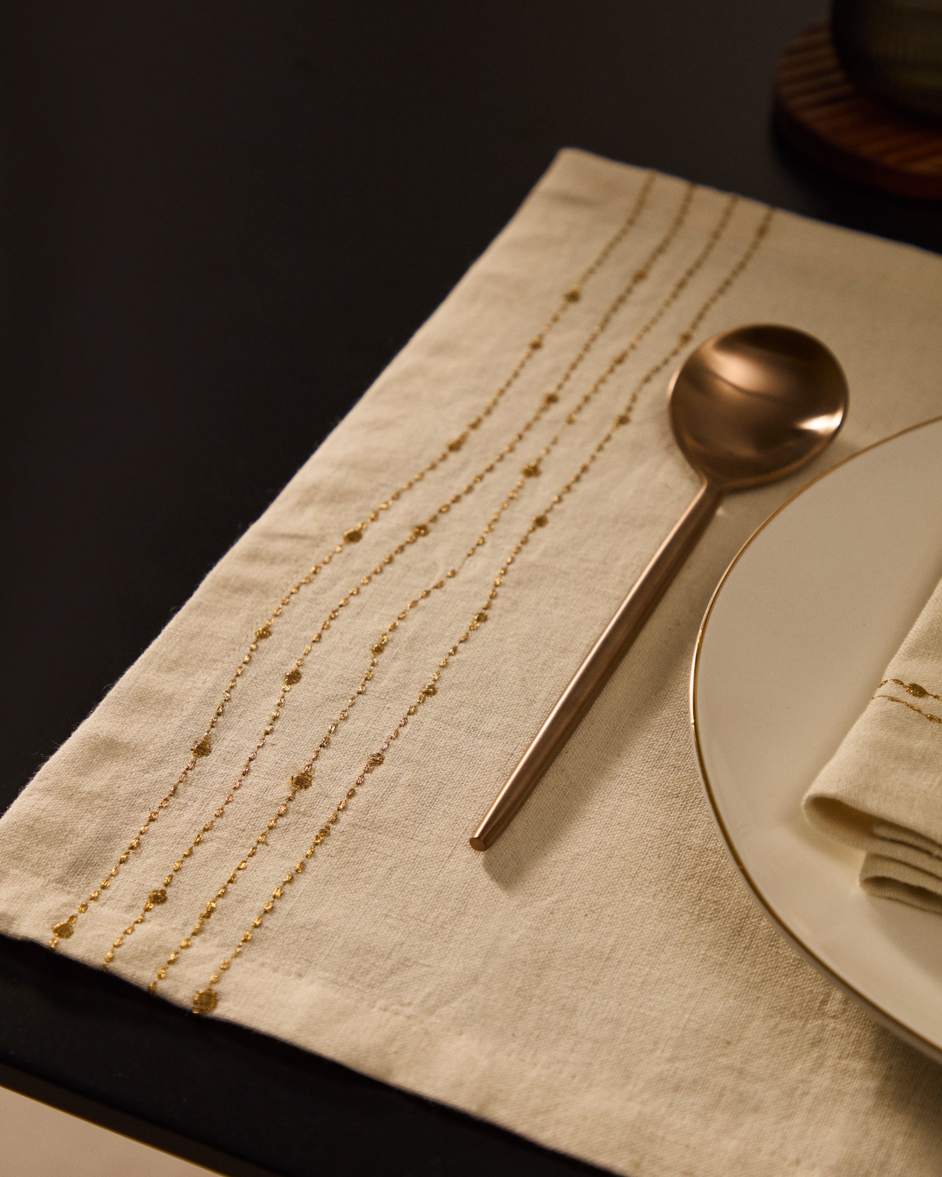 Lite rounded handle 16-piece golden cutlery set - Lifestyle