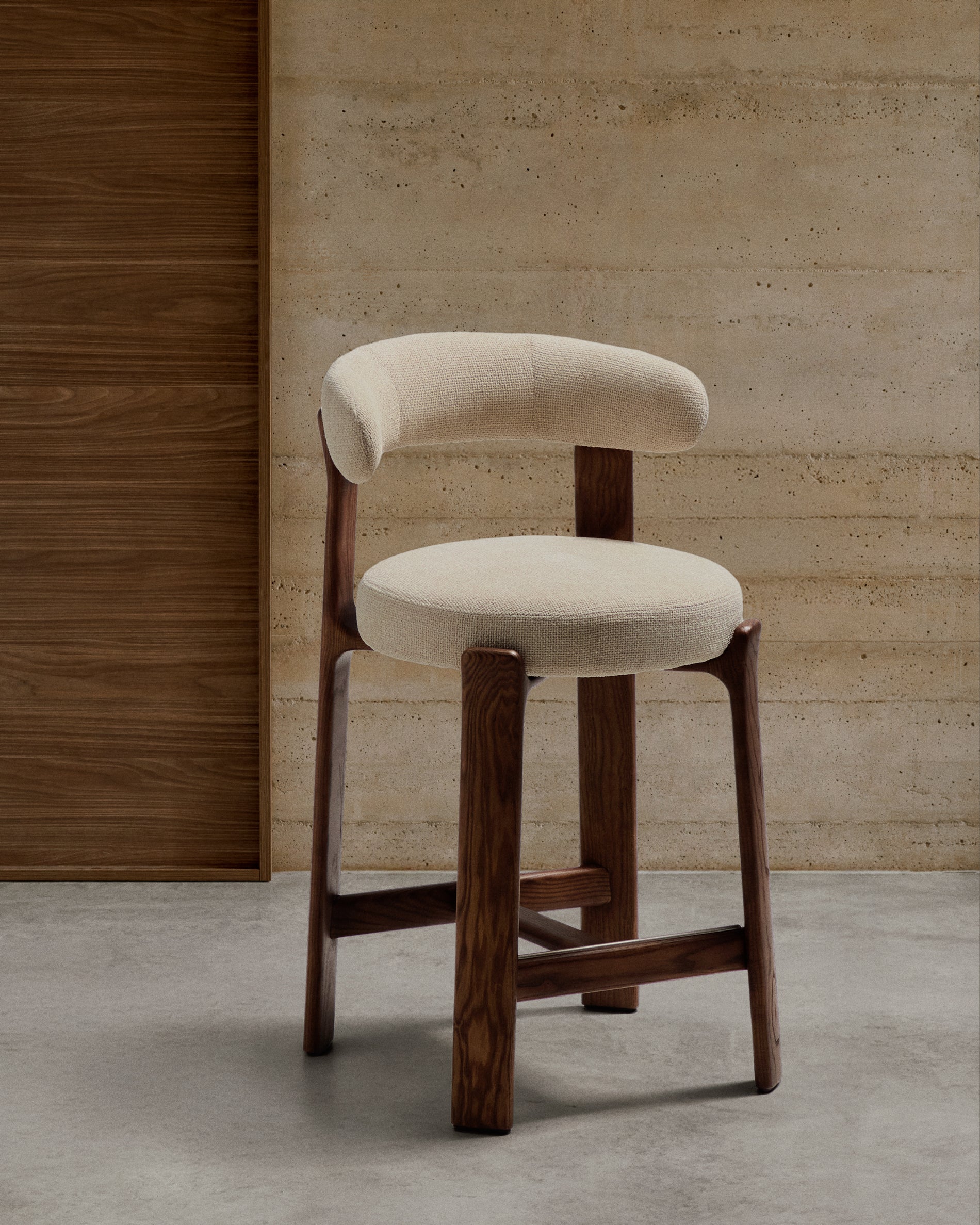 Granite stool in beige chenille and solid ash wood with walnut-coloured finish FSC 100% 65cm - Lifestyle