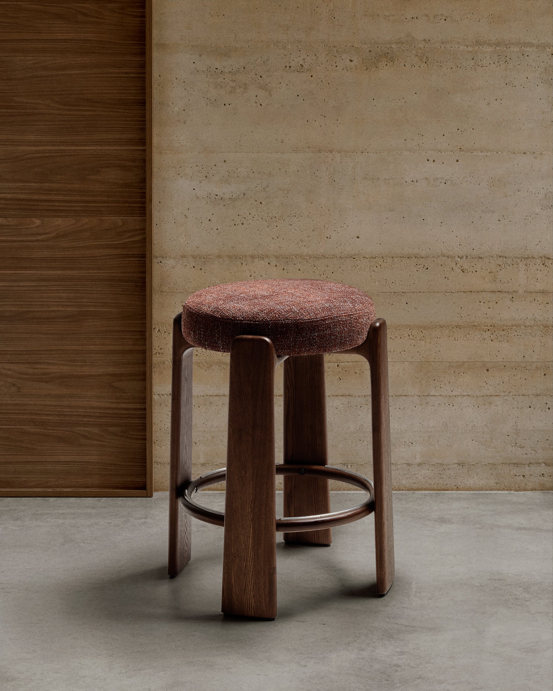 Granite fire-retardant stool in brown chenille and solid ash wood with walnut-coloured finish FSC 100% 65cm - Lifestyle