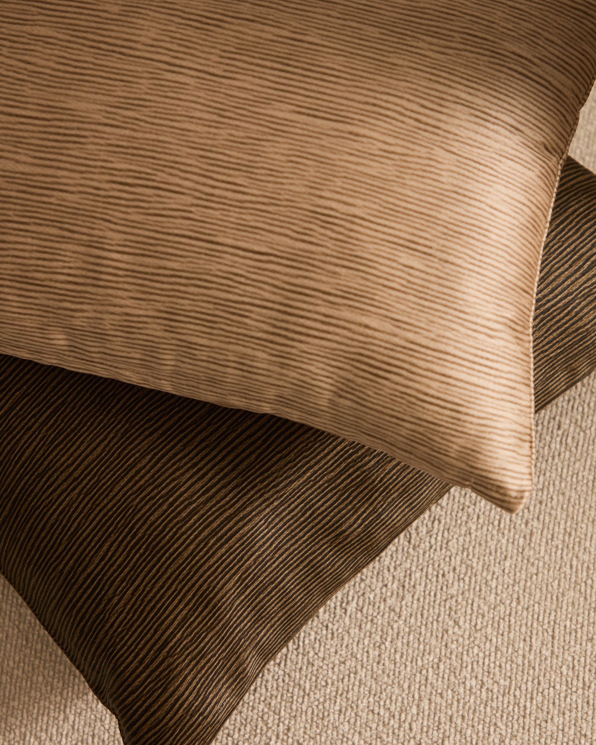 Mirca green textured cushion cover, 50 x 30 cm - Lifestyle