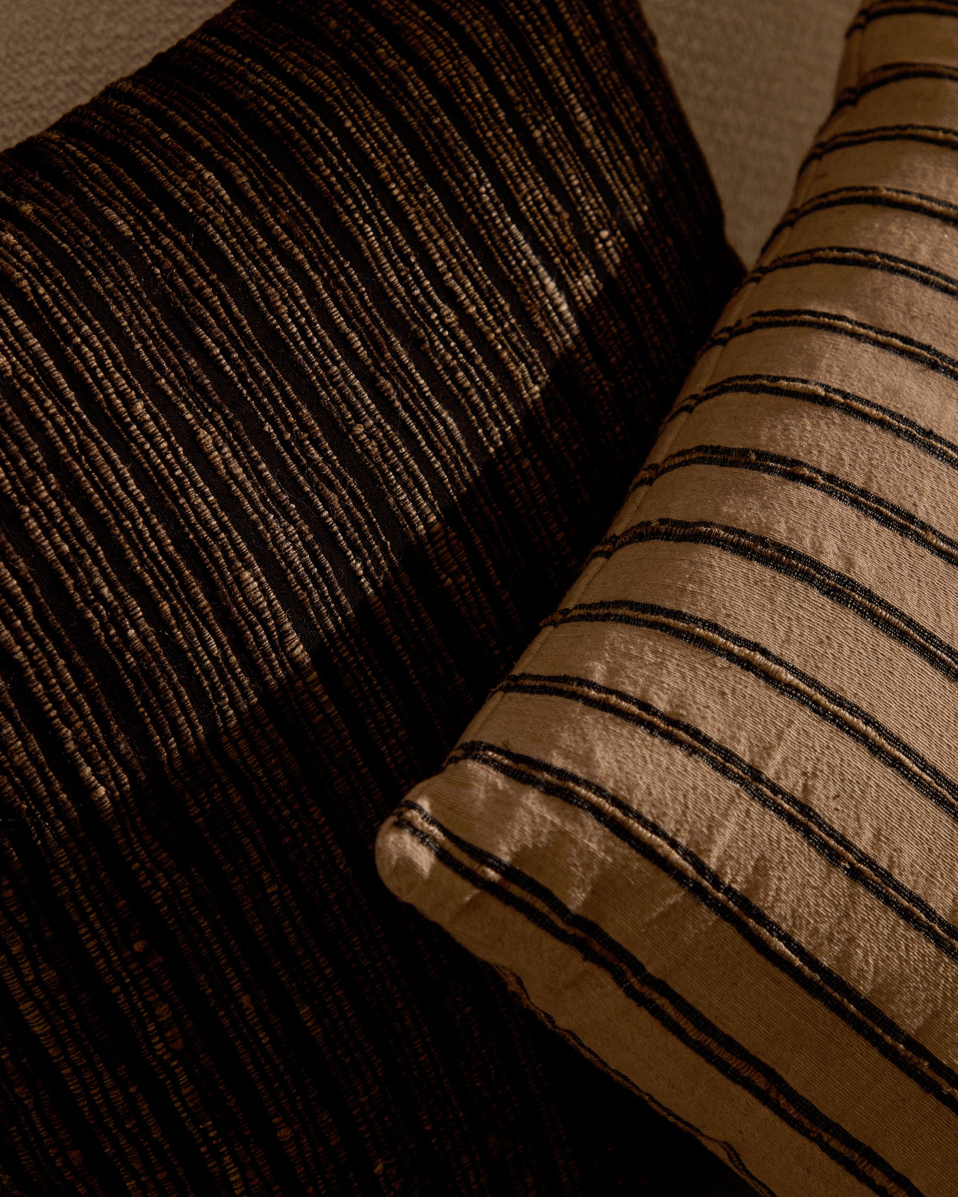 Caliu beige and grey striped silk and cotton, 45 x 45 cm - Lifestyle