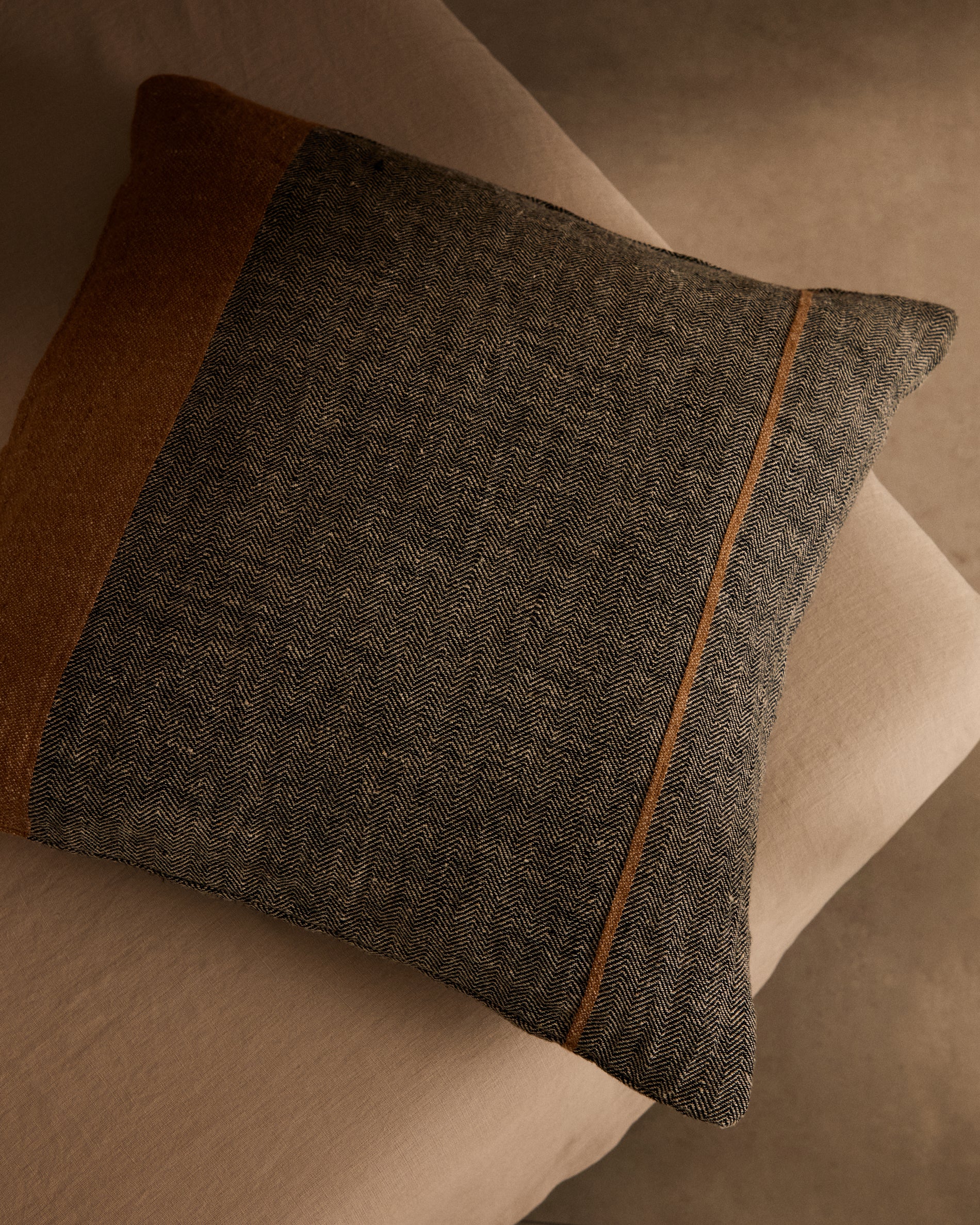 Eiko 100% grey linen cushion cover with vertical terracotta stripes, 50 x 50 cm - Lifestyle
