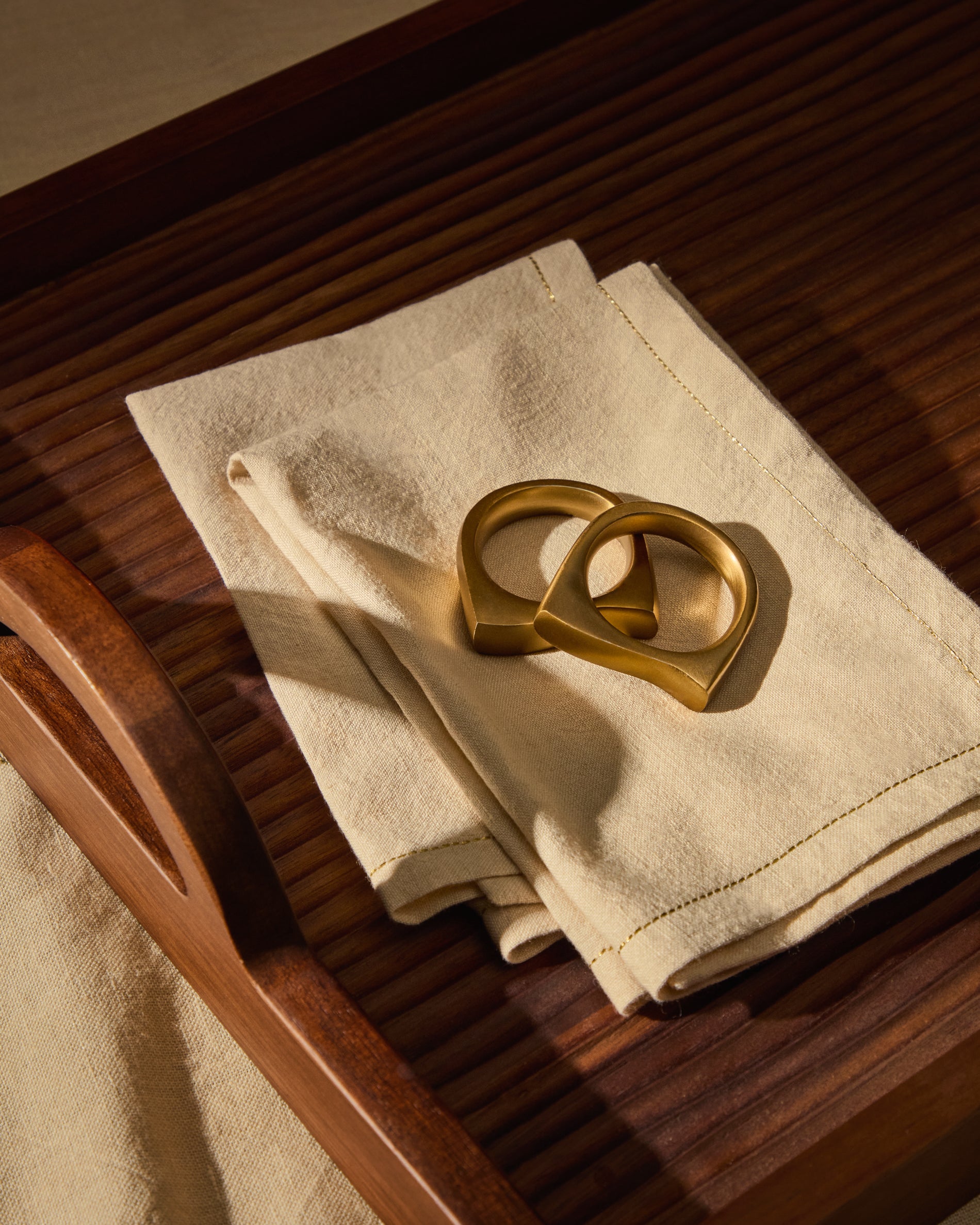 Oreti set of beige cotton and linen napkins with gold-coloured lurex embroidered detail - Lifestyle