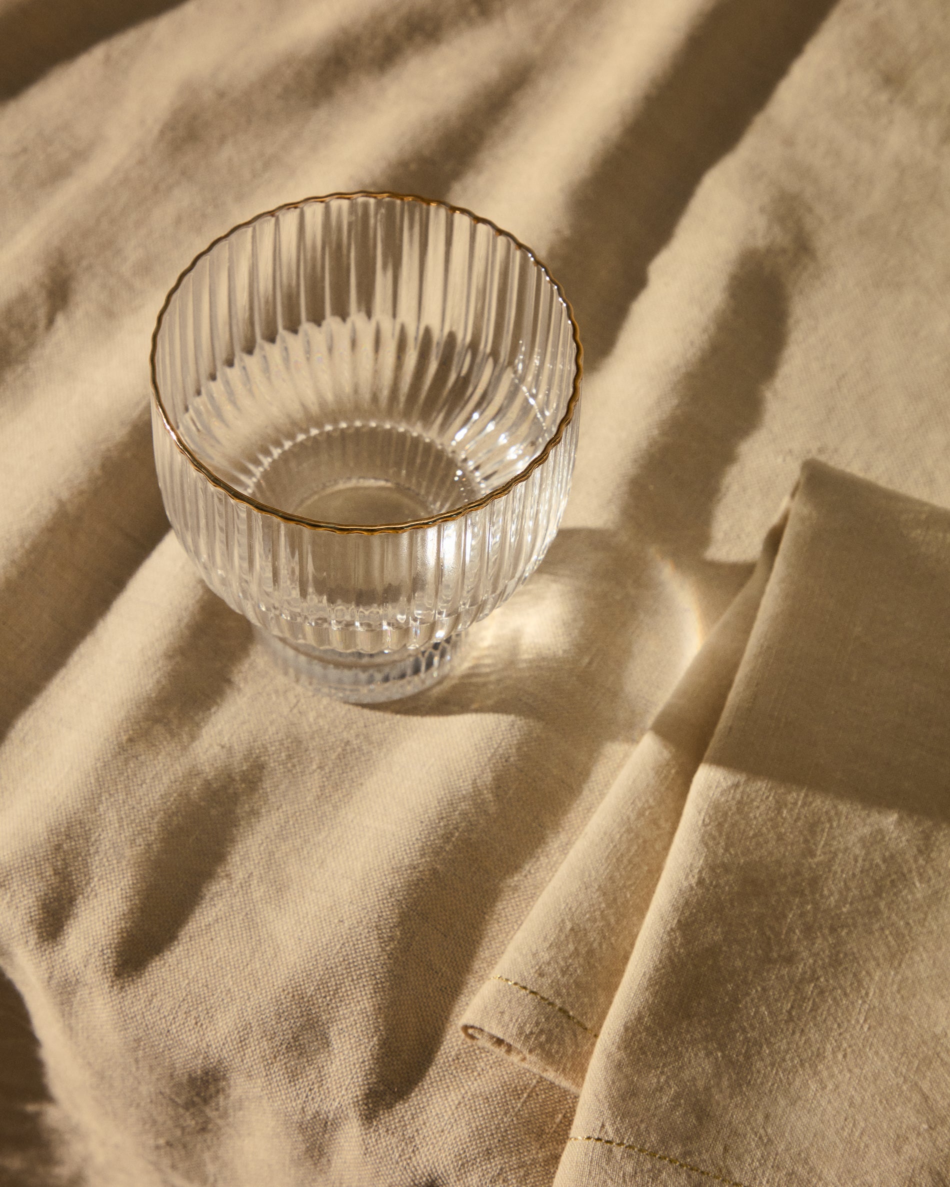 Ayan transparent glass cup, with a gold feature, 23 cl - Lifestyle