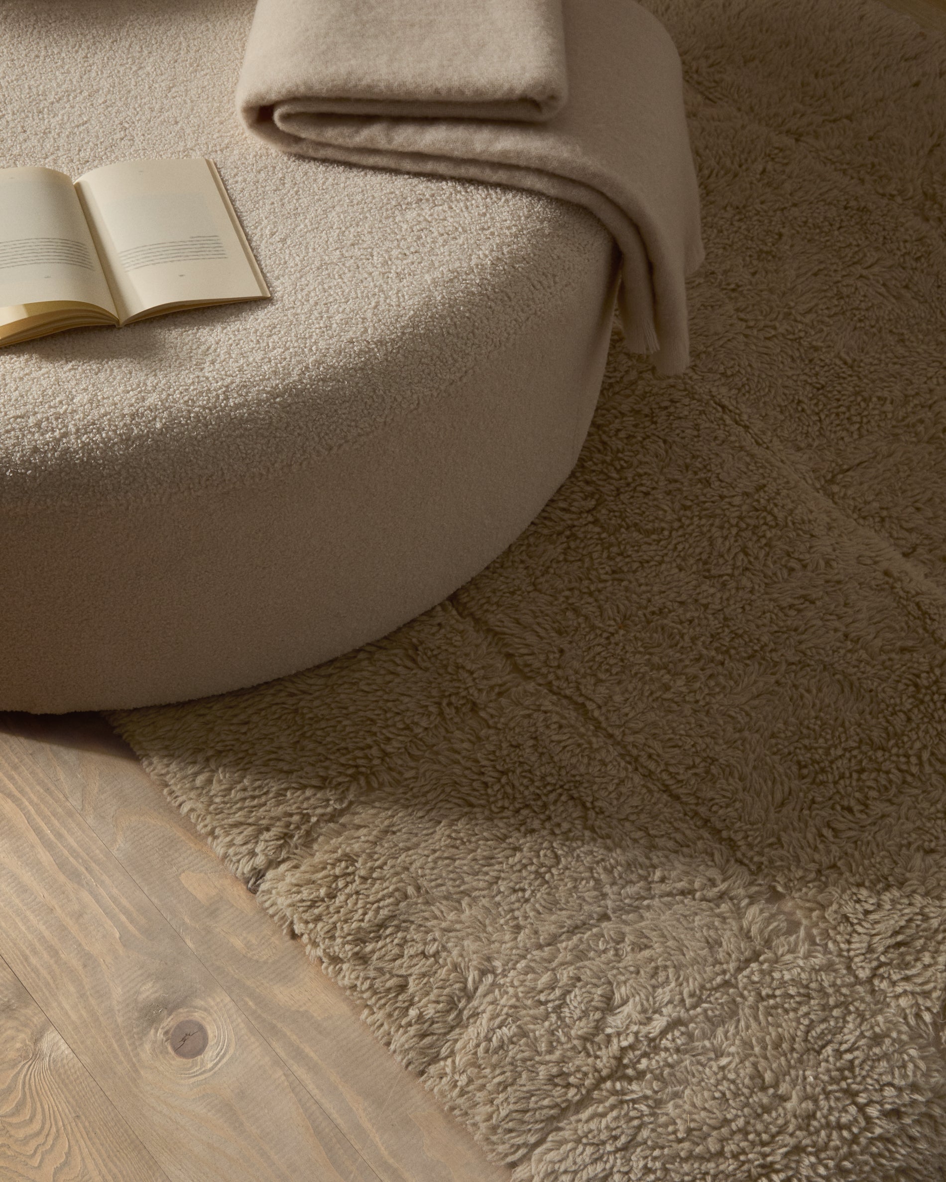 Nak ecru wool jacquard rug, 200 x 300 cm - Lifestyle