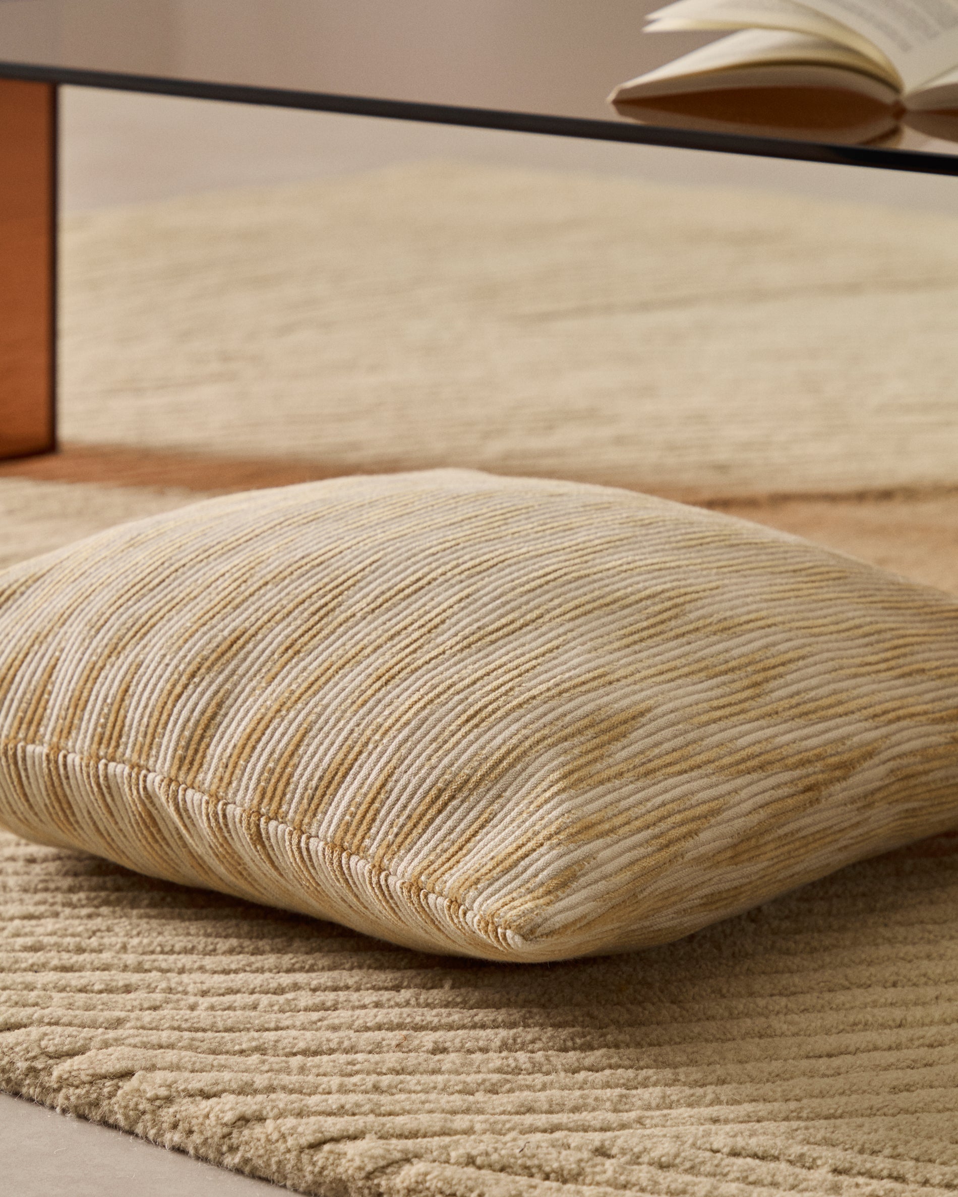 Sigato beige and ecru viscose and cotton, 45 x 45 cm - Lifestyle