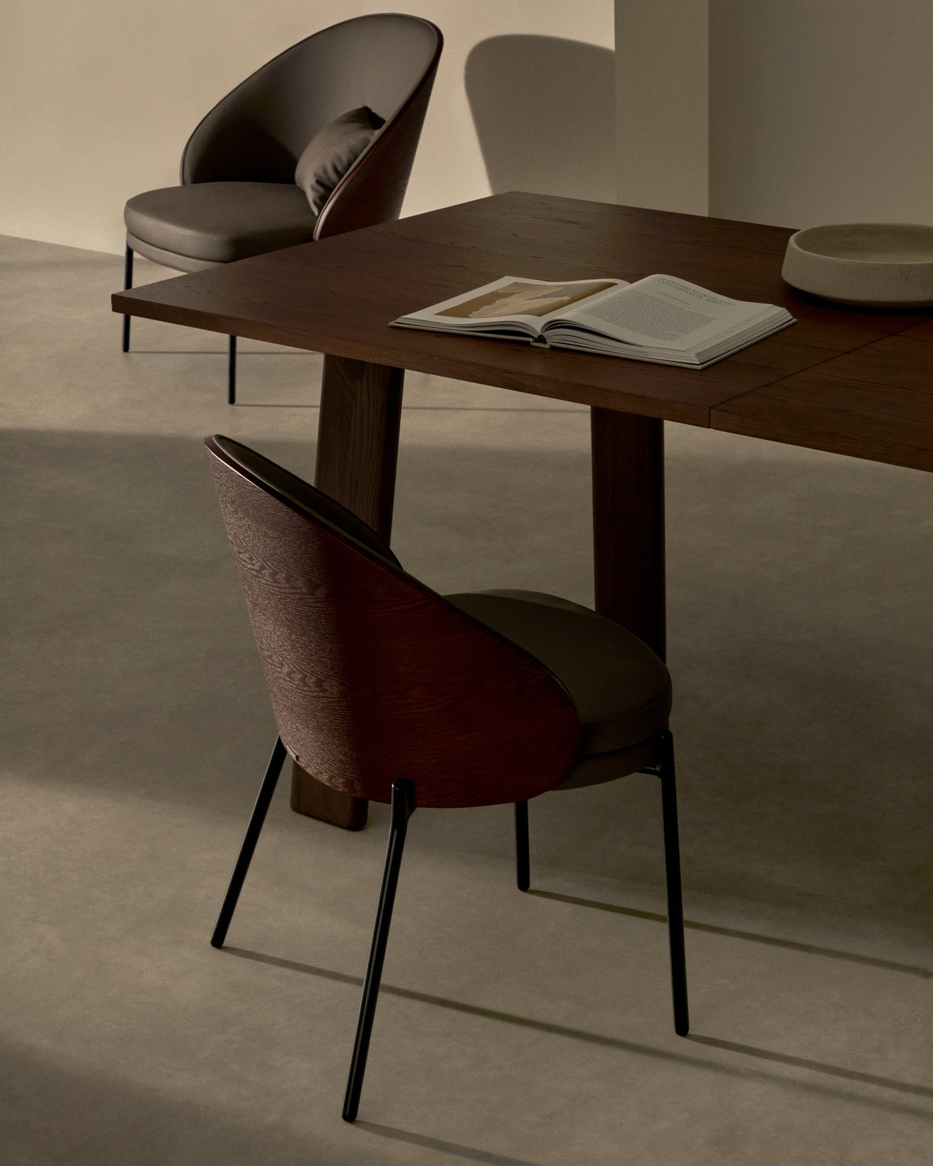 Eamy chair in brown faux leather, ash veneer with walnut and black metal finish - Lifestyle