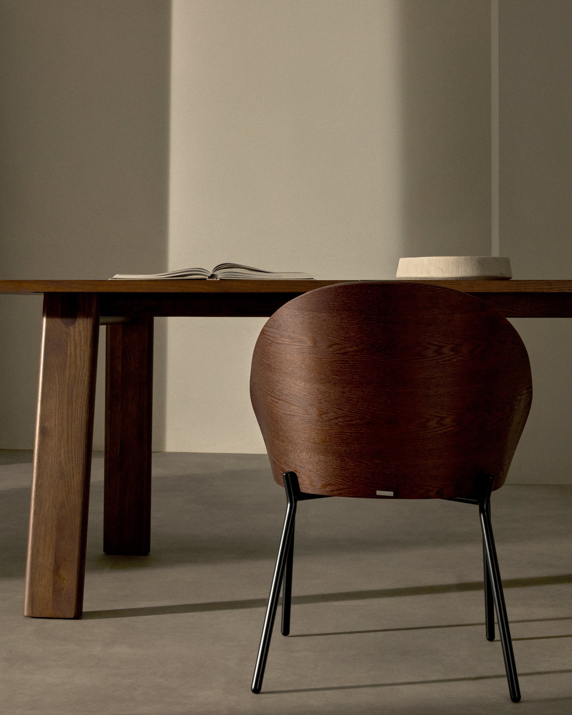 Eamy chair in brown faux leather, ash veneer with walnut and black metal finish - Lifestyle