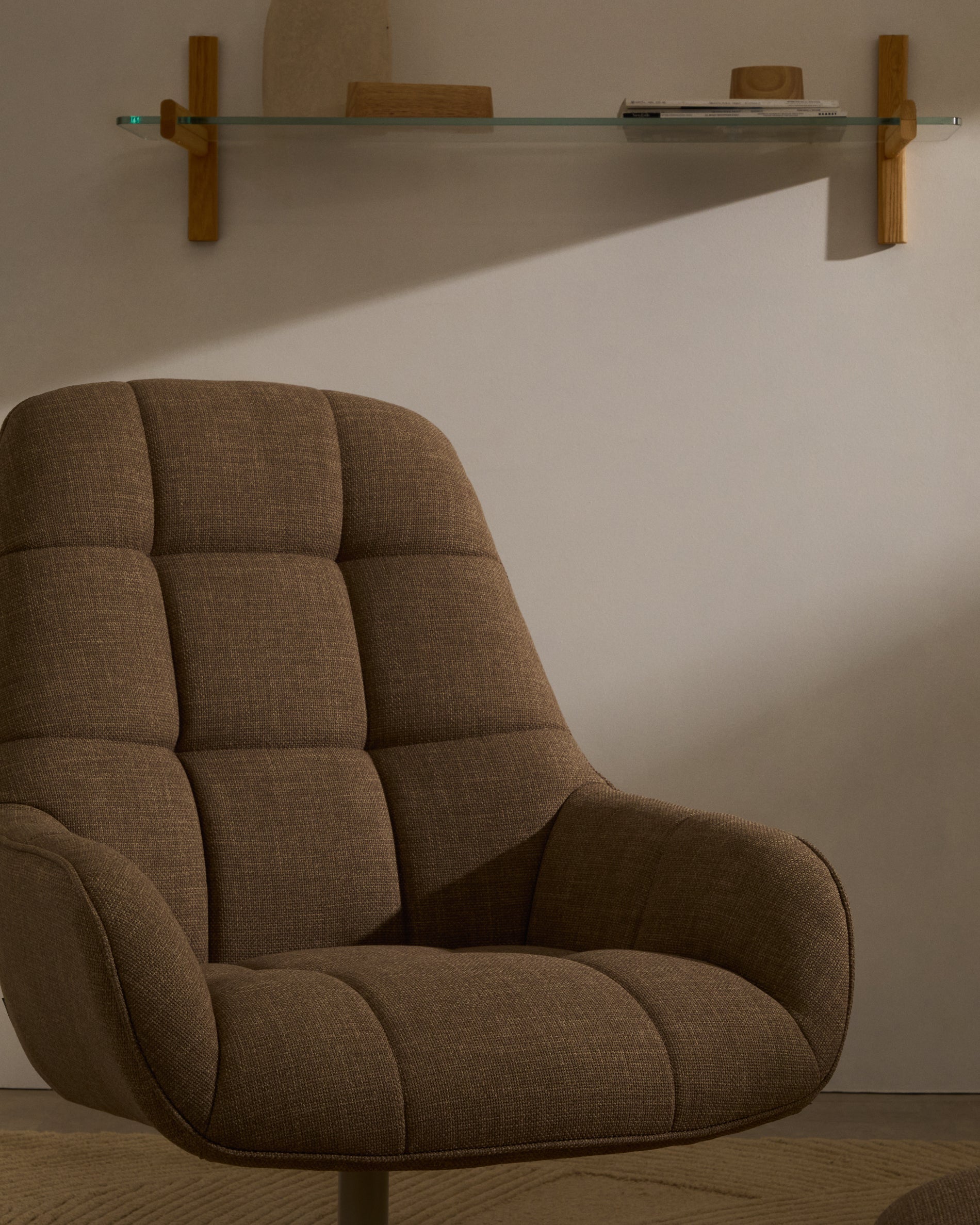 Jaspe light brown swivel armchair with grey-finished metal, FSC 100% - Lifestyle