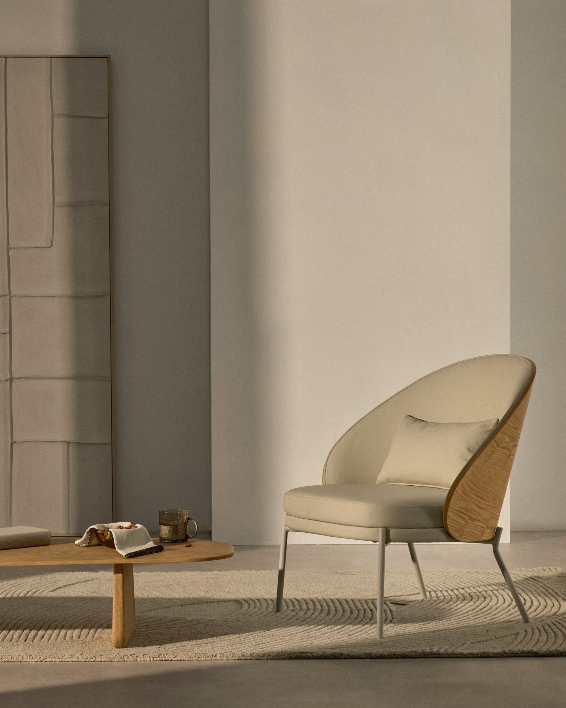 Eamy armchair in beige faux leather, ash veneer with natural finish and beige metal - Lifestyle