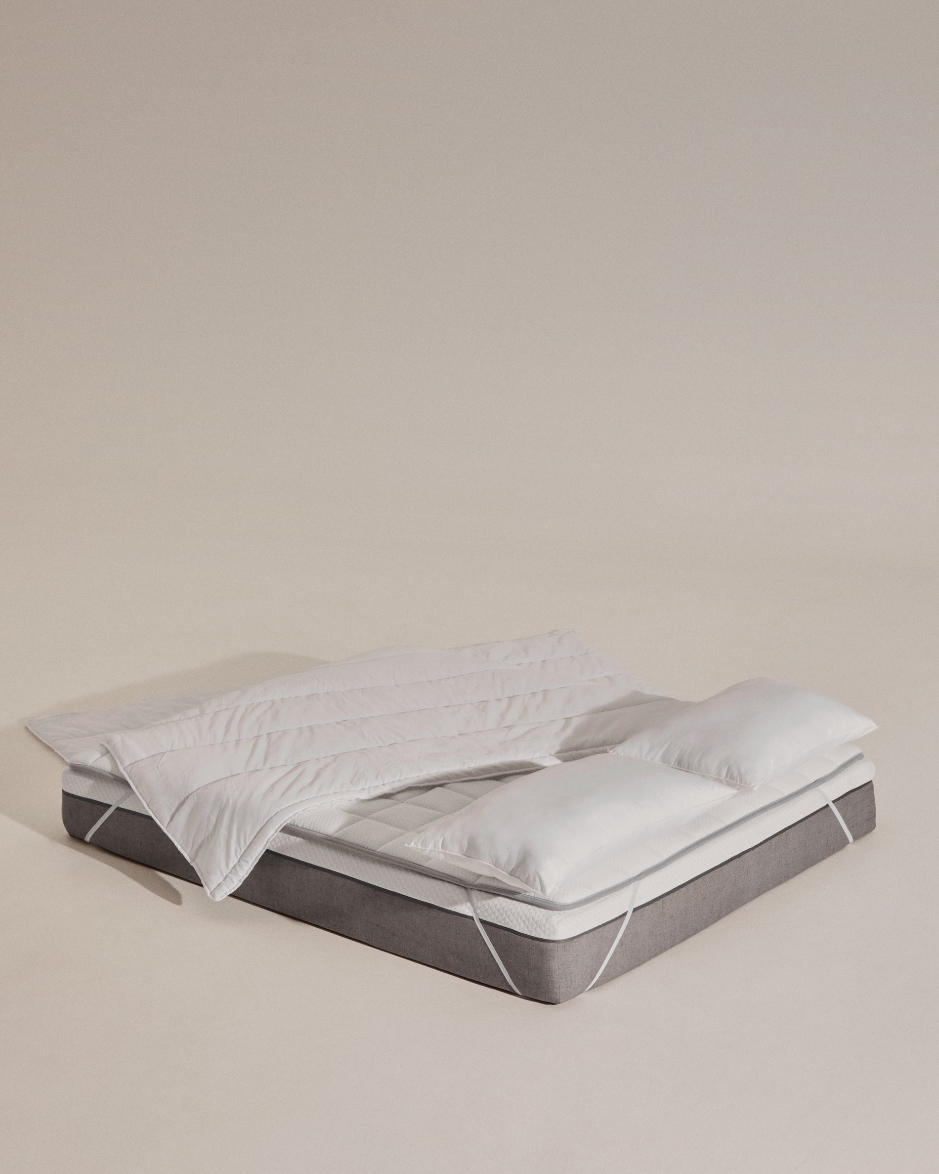 Atra 70% down and 30% feathers duvet for 150 / 160 cm bed made in Spain - Lifestyle