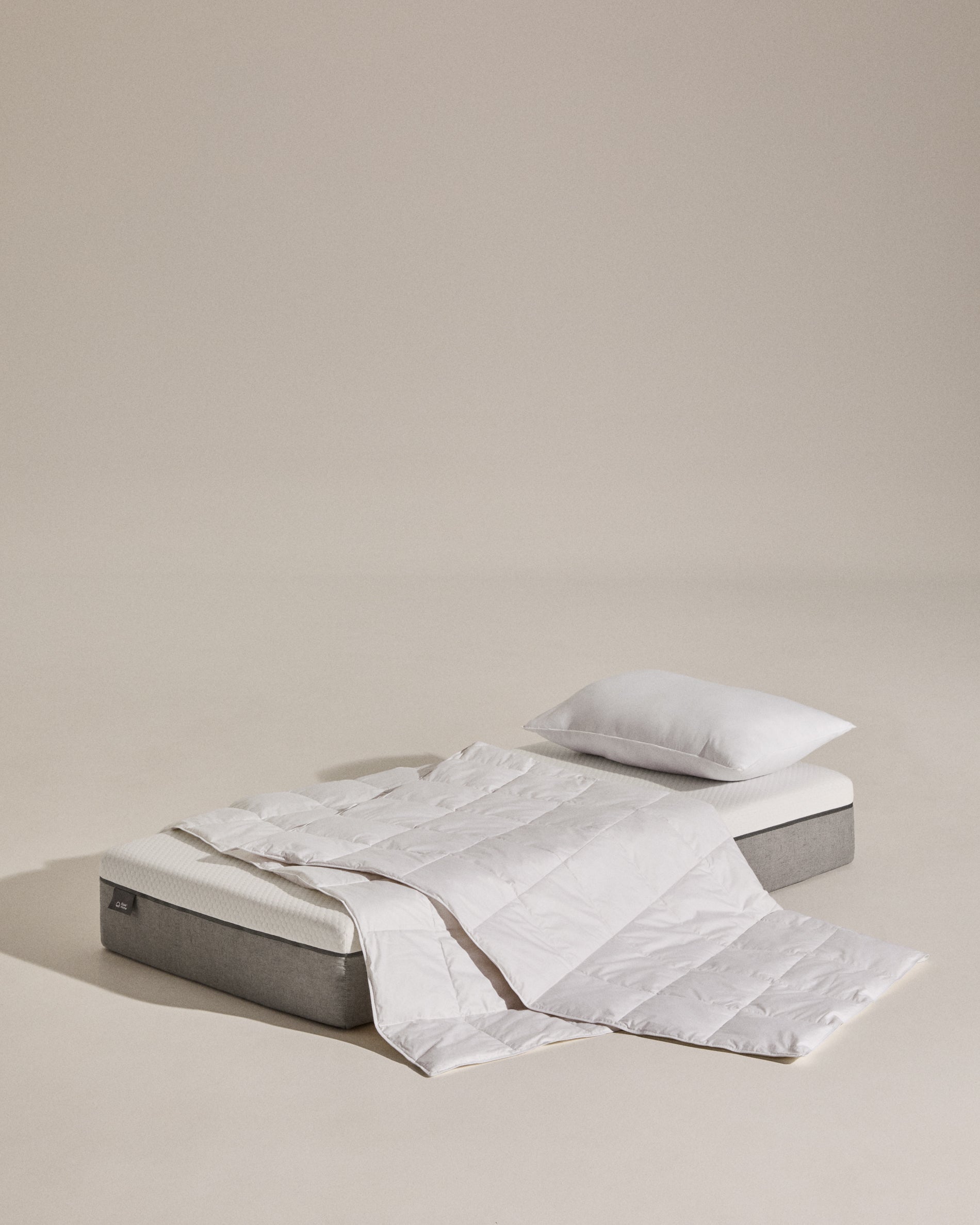 Atra 70% down and 30% feathers duvet for 80 / 90 cm bed made in Spain - Lifestyle
