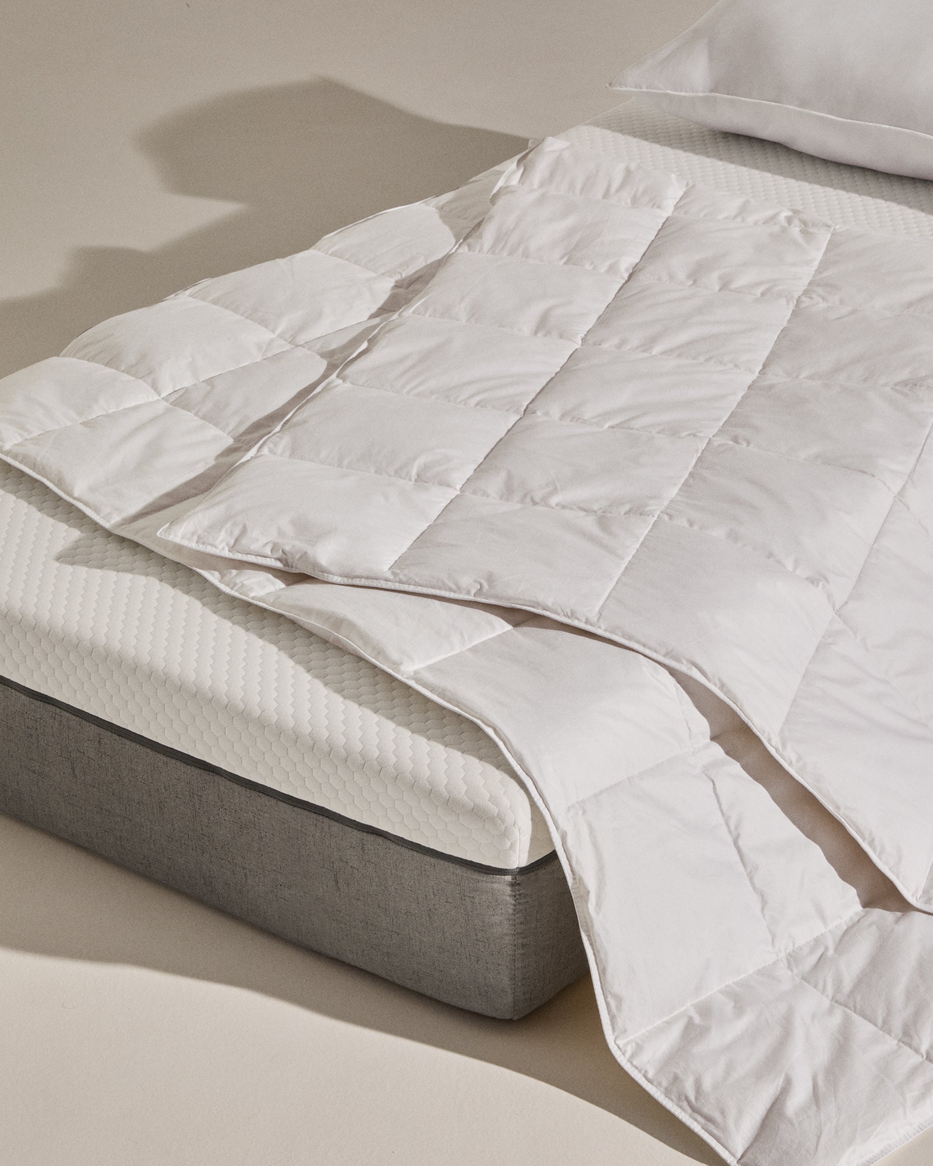 Atra 70% down and 30% feathers duvet for 80 / 90 cm bed made in Spain - Lifestyle