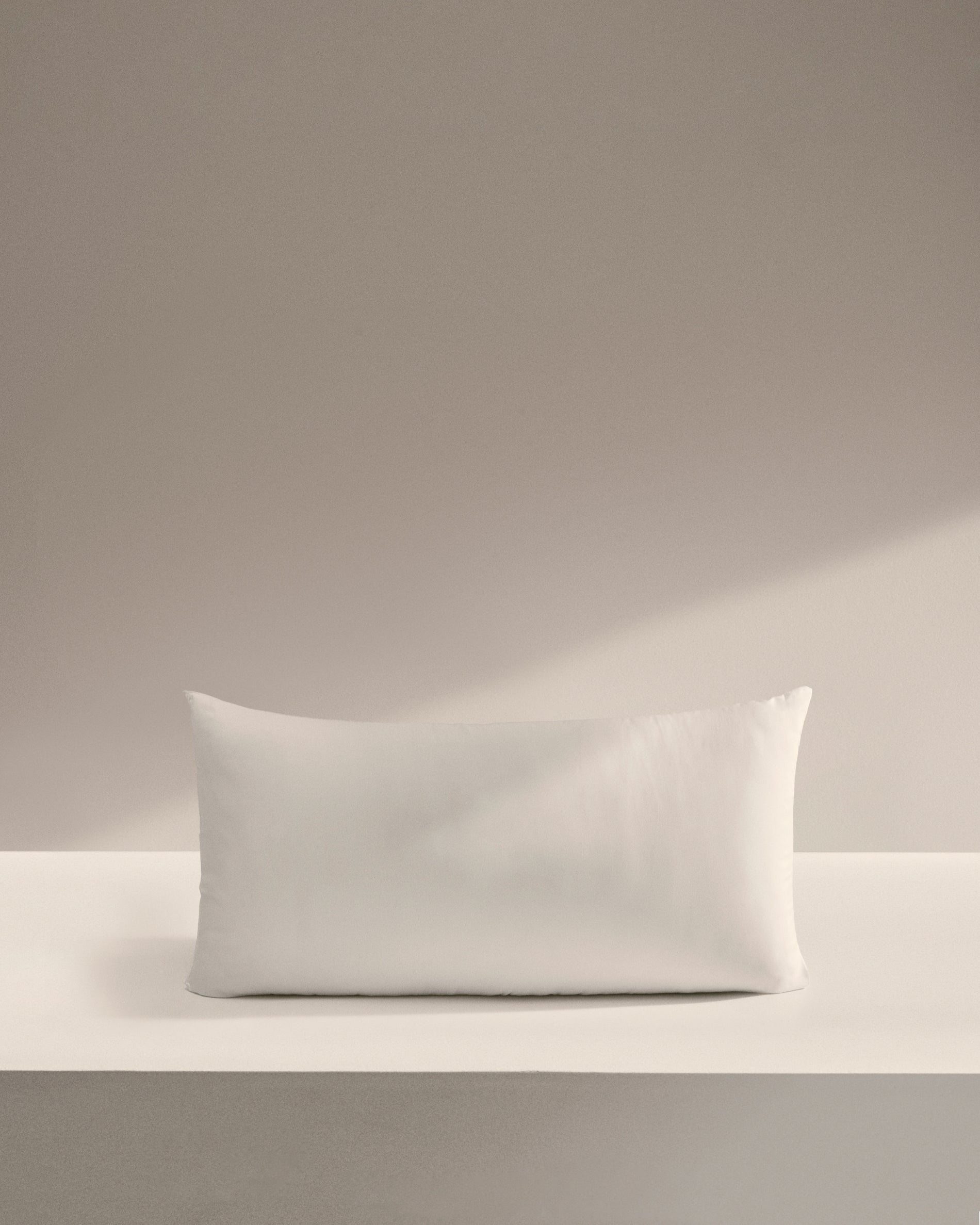 Duca pillow with 10% down and 90% feather, 70 x 40 cm - Lifestyle