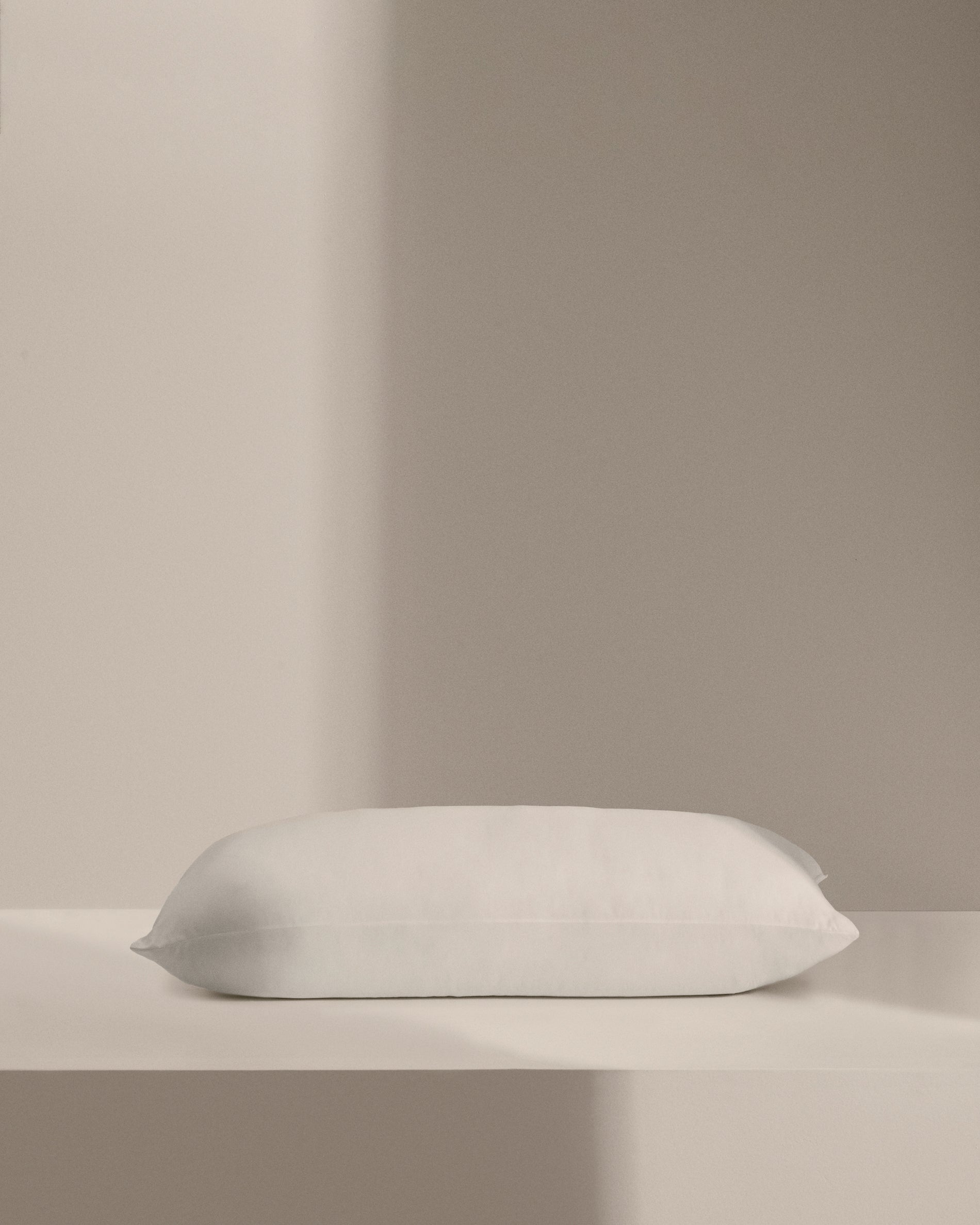 Duca pillow with 10% down and 90% feather, 70 x 40 cm - Lifestyle