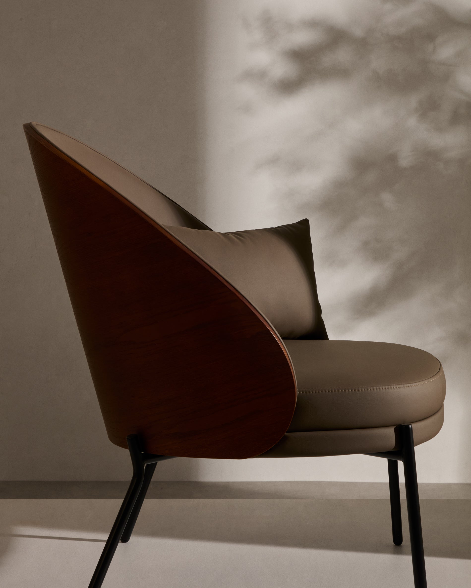 Eamy armchair in brown faux leather, ash veneer with walnut and black metal finish - Lifestyle