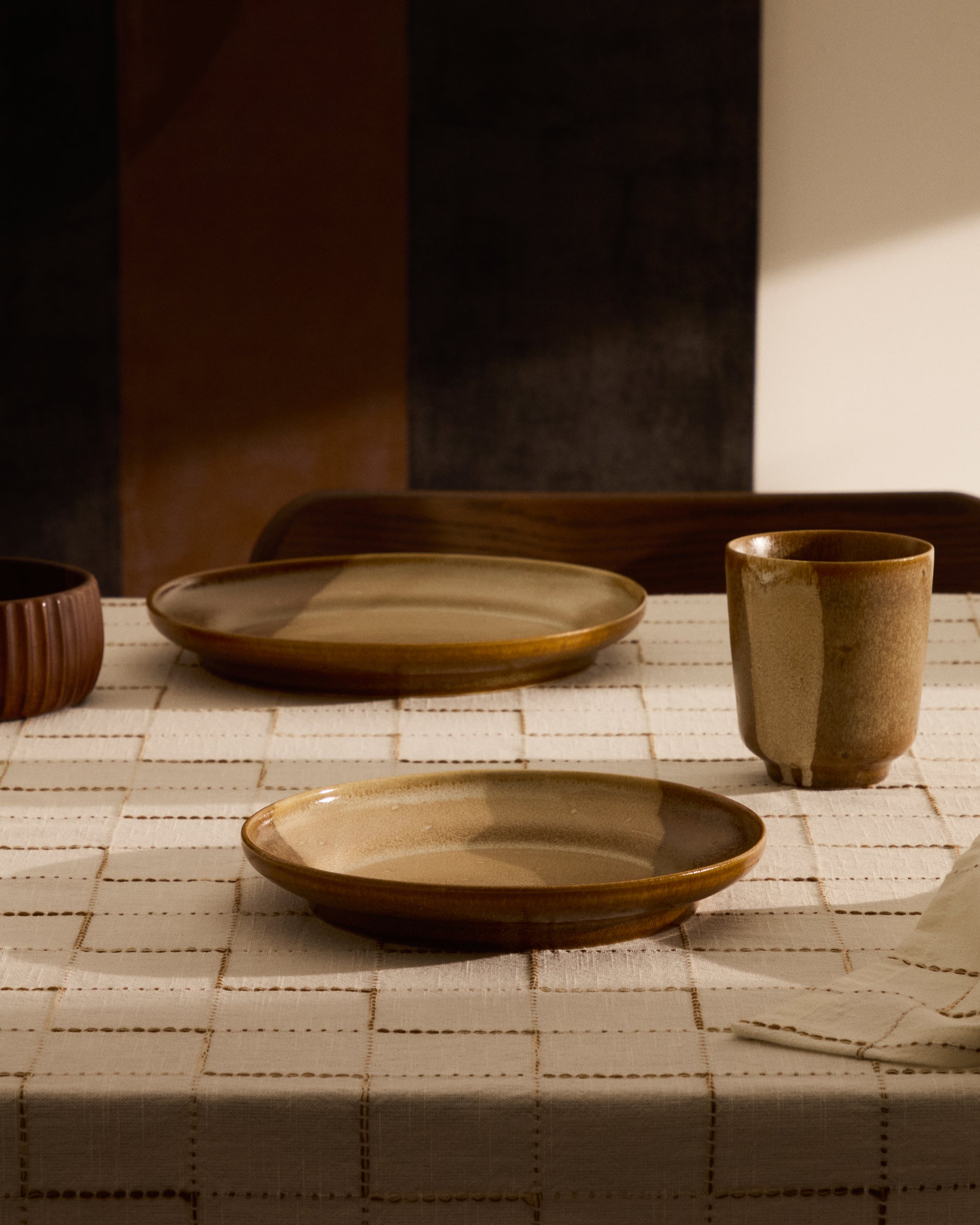 Brown ceramic Nagoli dessert plate - Lifestyle