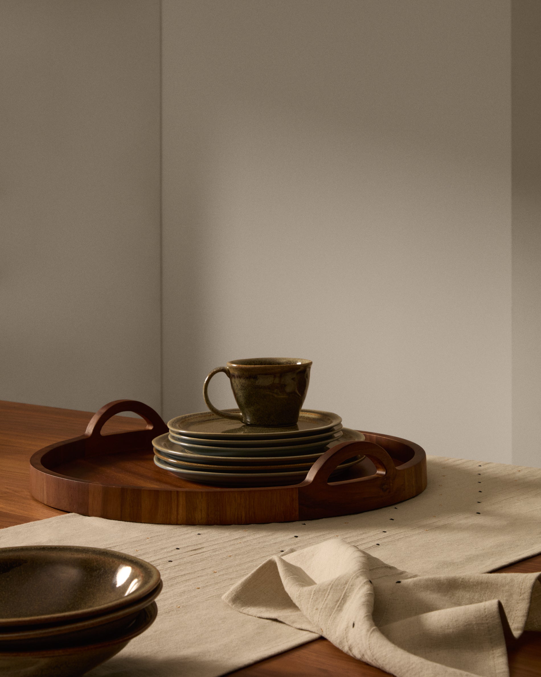 Brown ceramic Coval dessert plate - Lifestyle