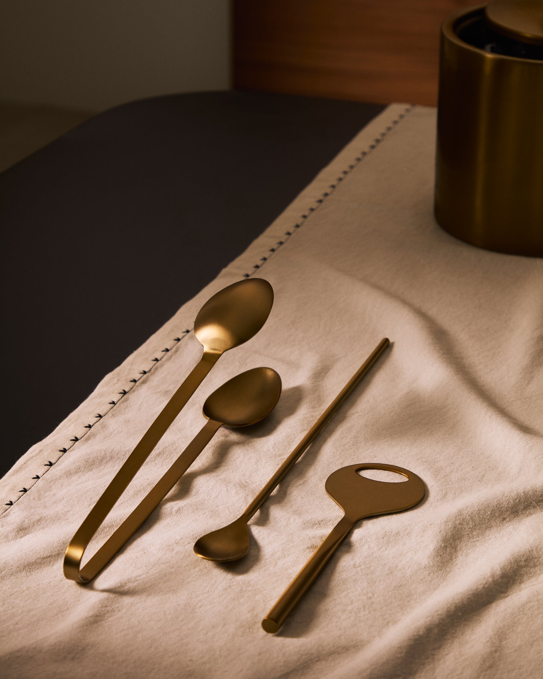 Aruc set of cocktail utensils in gold-coloured stainless steel - Lifestyle