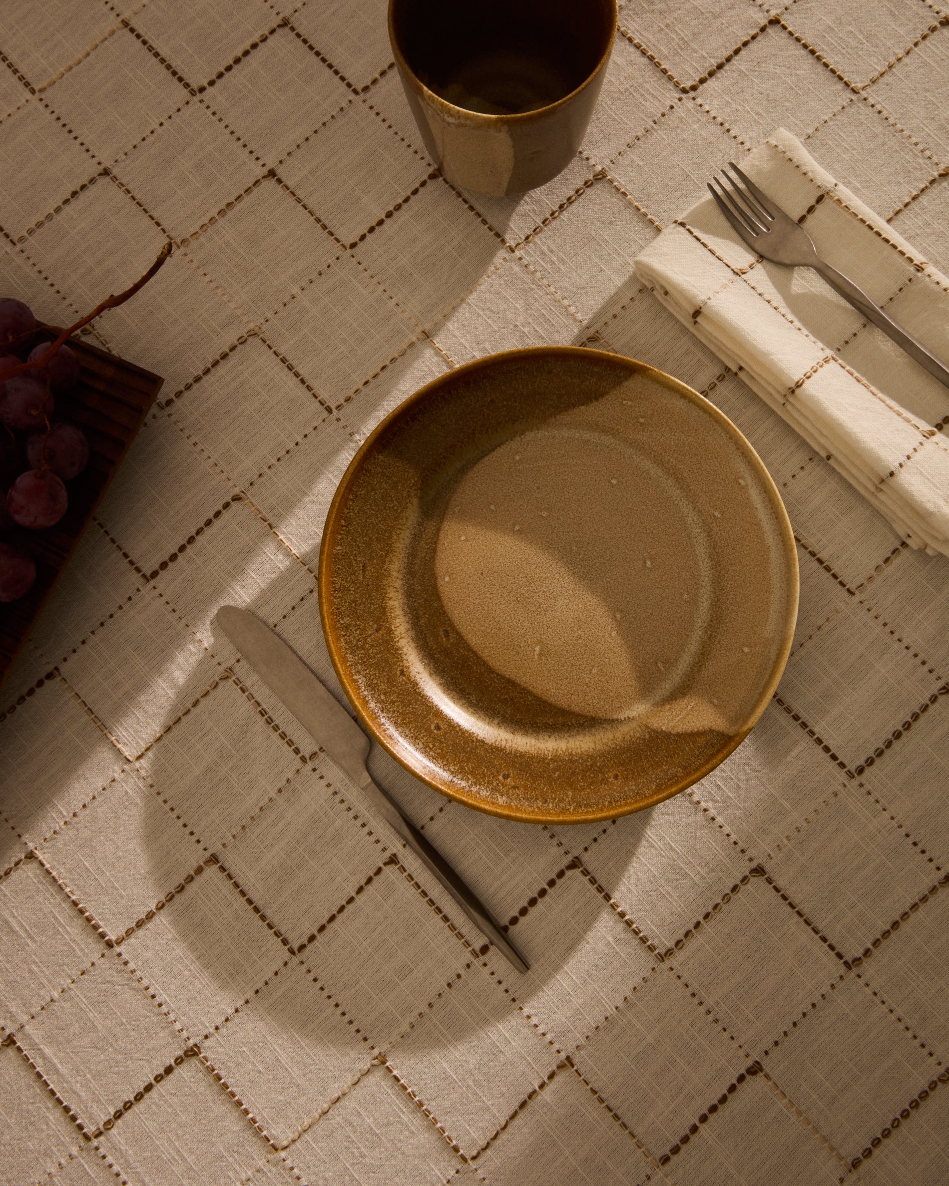 Brown ceramic Nagoli dessert plate - Lifestyle
