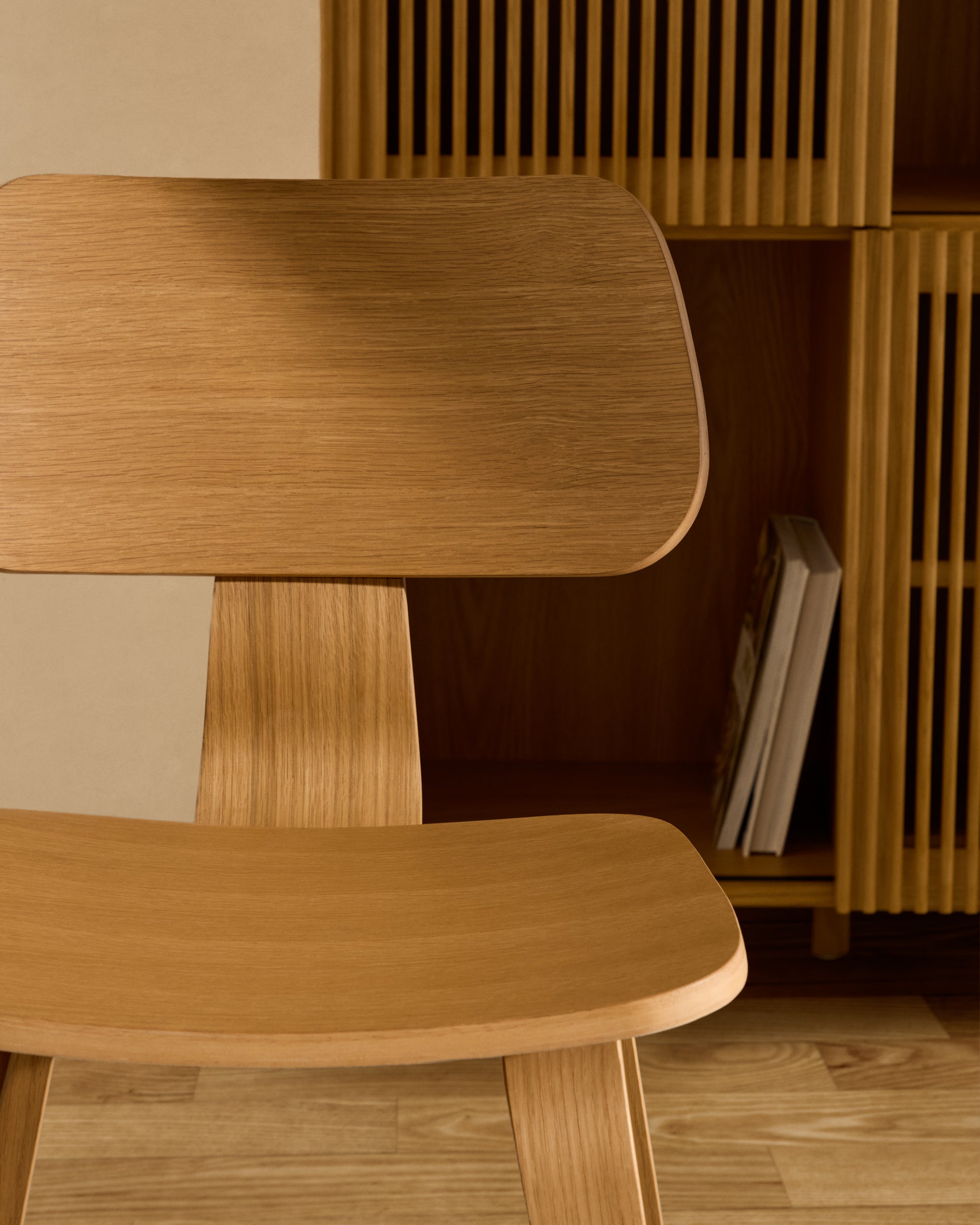 Gena chair in oak veneer - Lifestyle