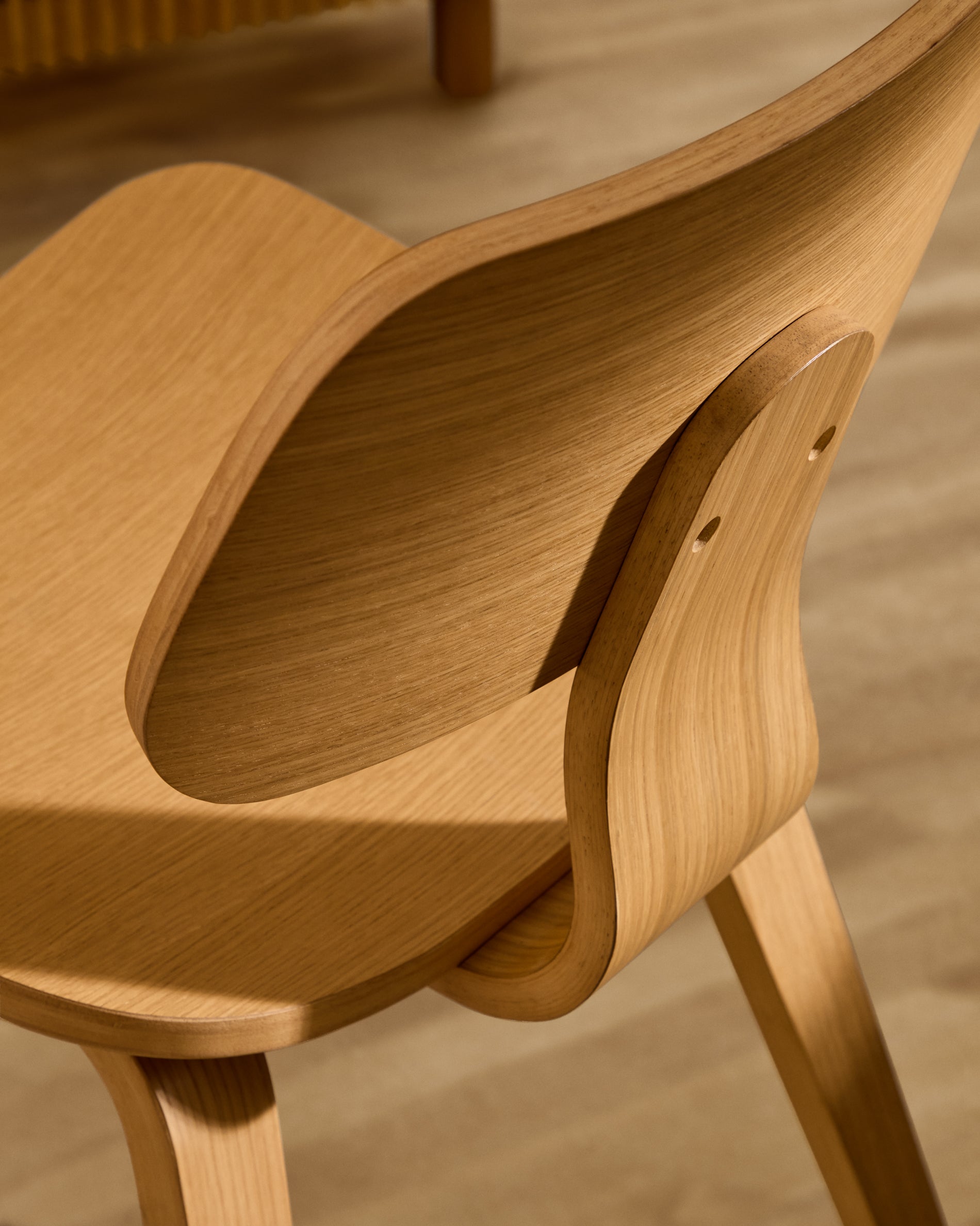 Gena chair in oak veneer - Lifestyle