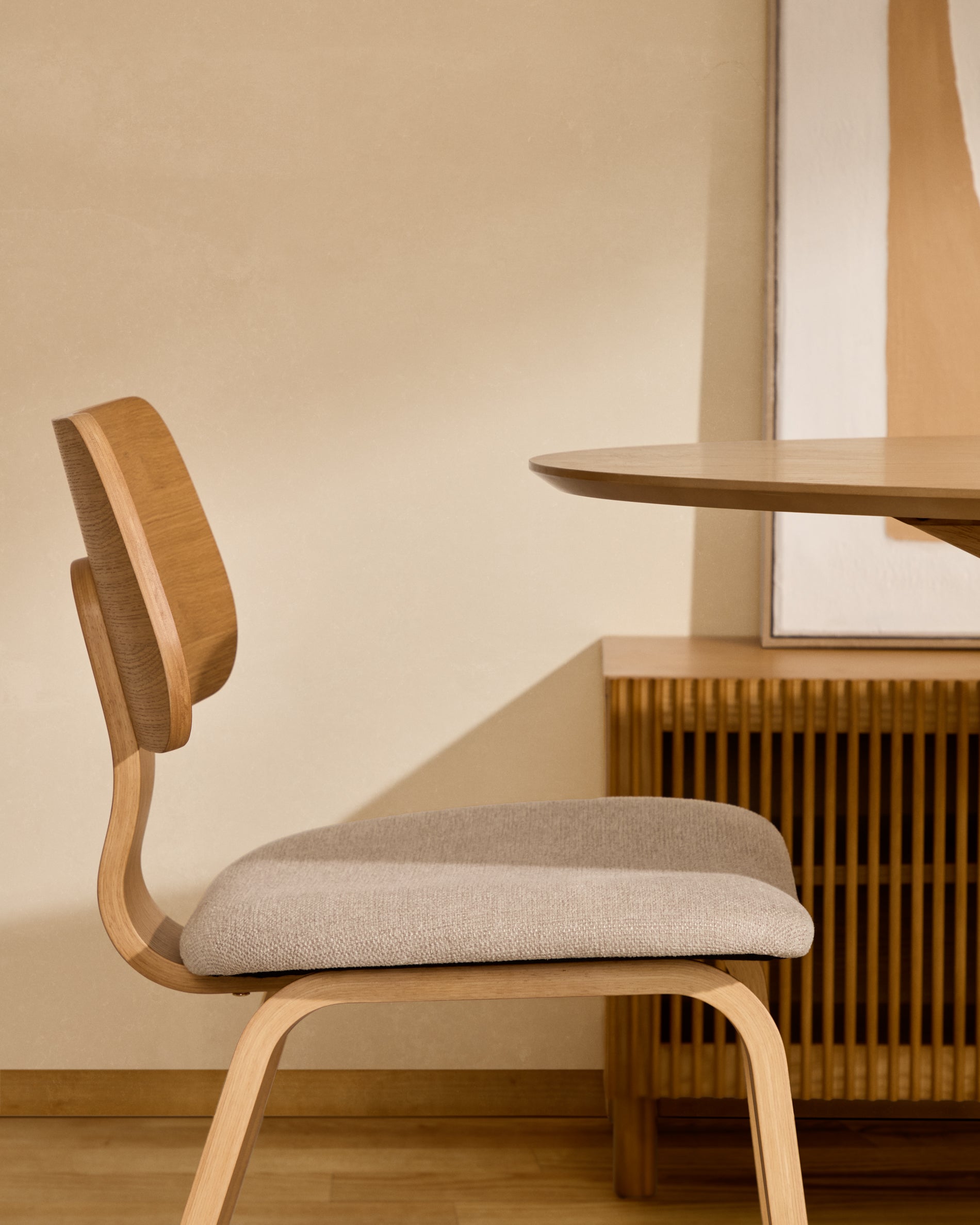 Gena chair in oak veneer and beige chenille - Lifestyle