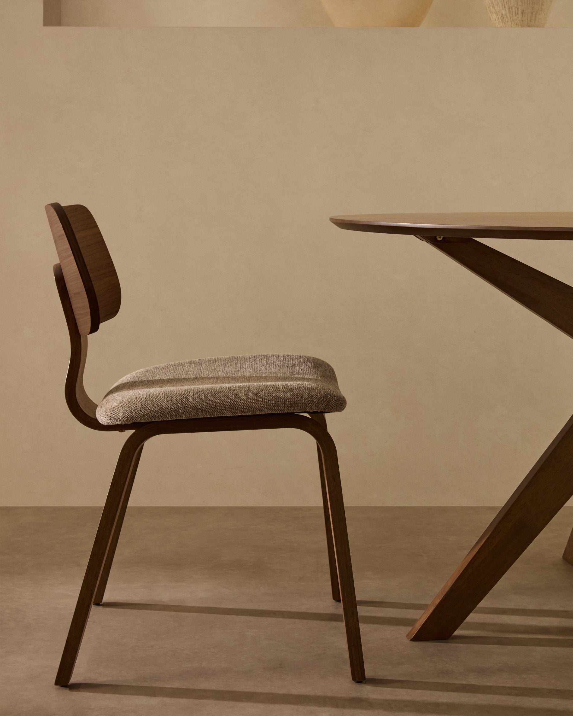 Gena chair in walnut veneer and beige chenille - Lifestyle