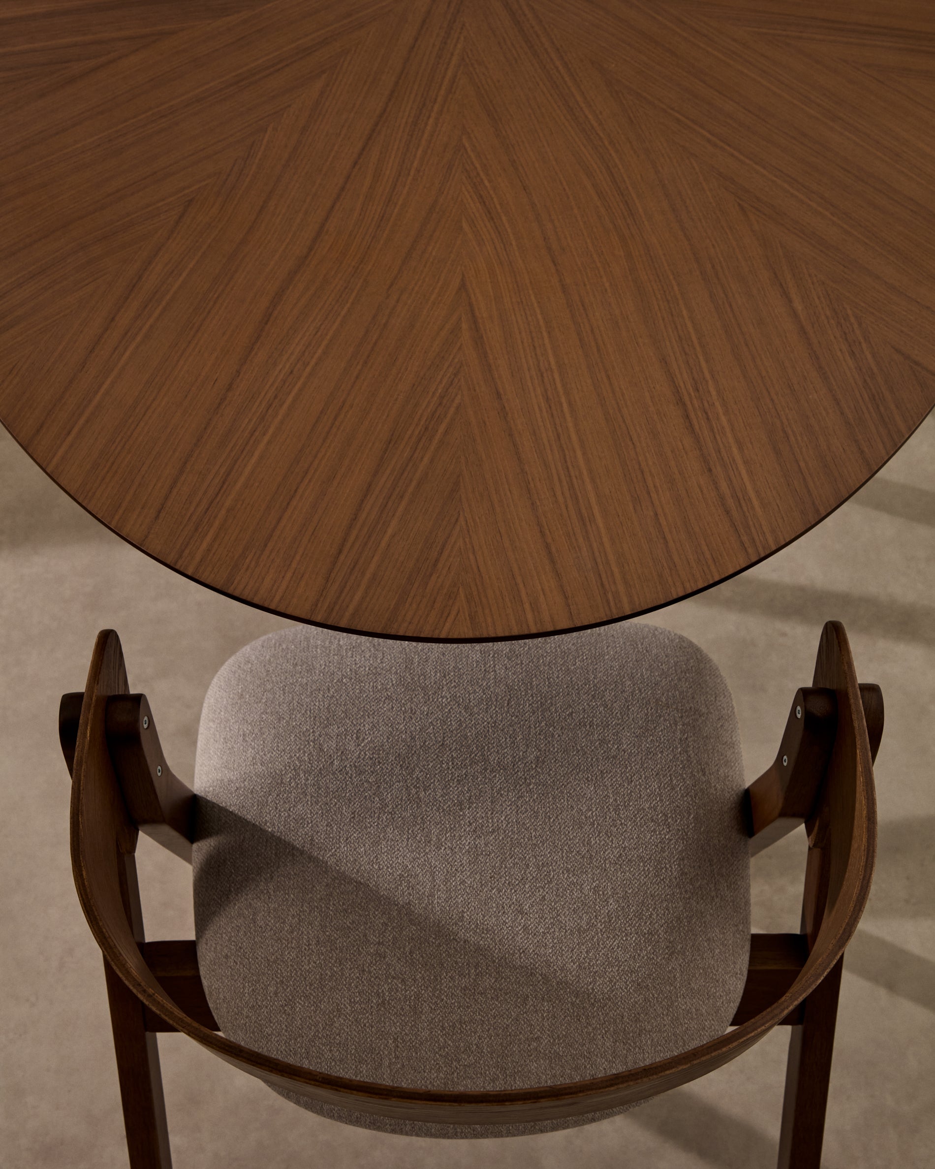 Naanim table in walnut veneer, 180 x 110 cm - Lifestyle