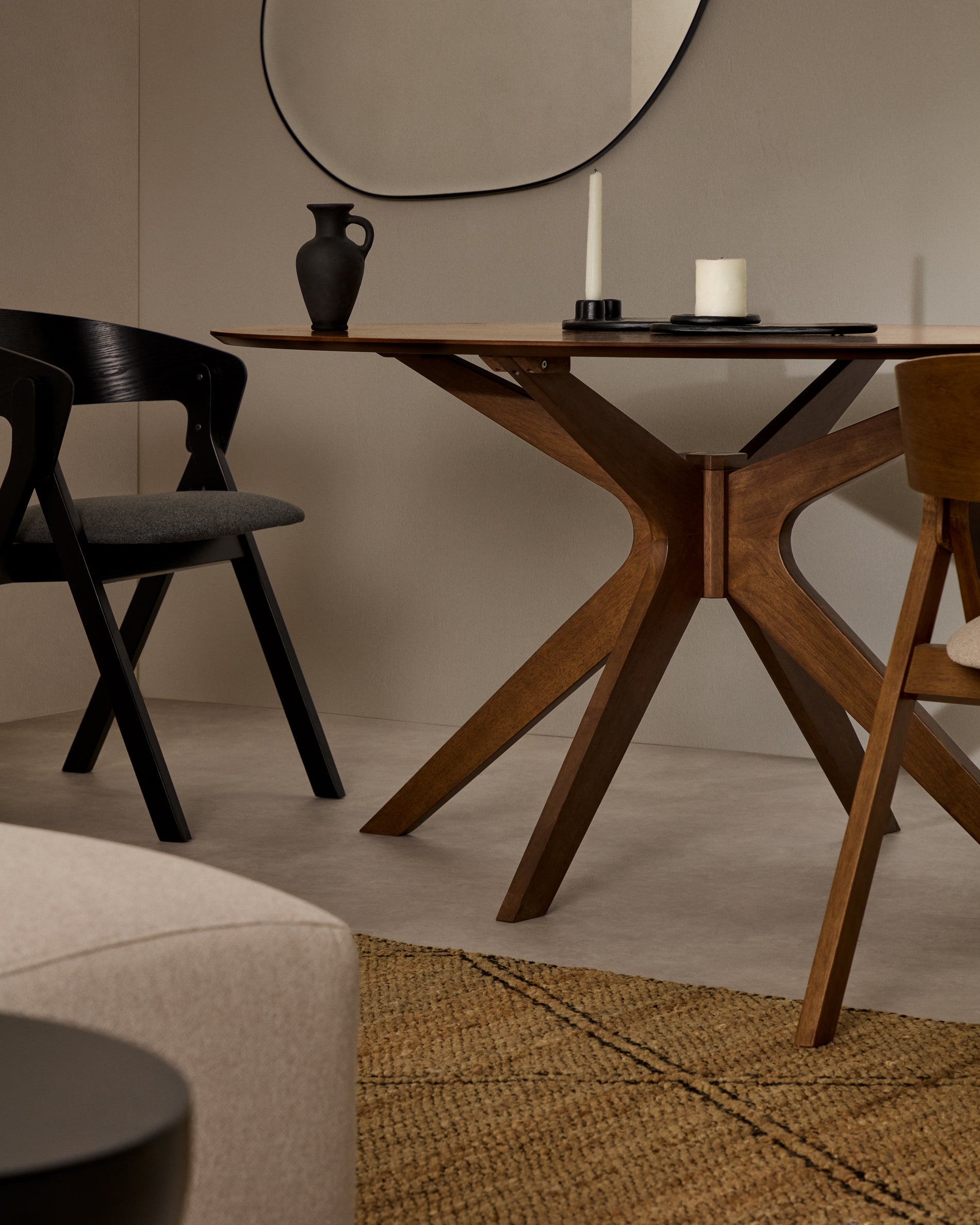 Naanim table in walnut veneer, 180 x 110 cm - Lifestyle