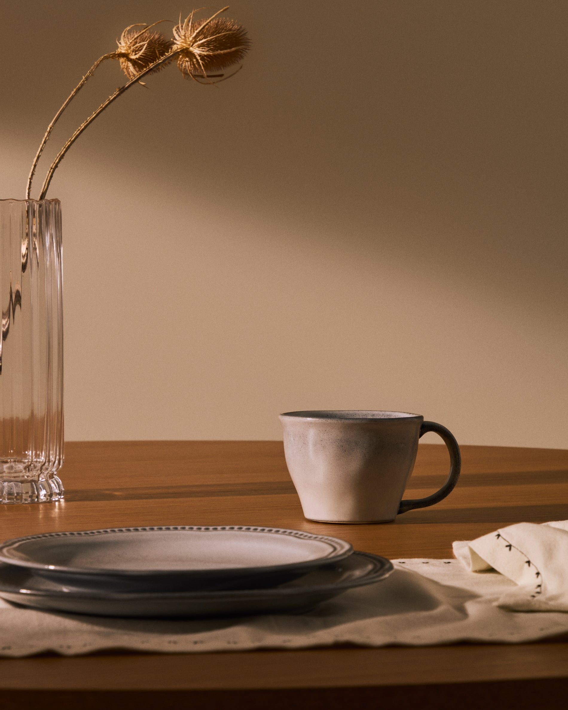 Blue ceramic Dovec cup - Lifestyle