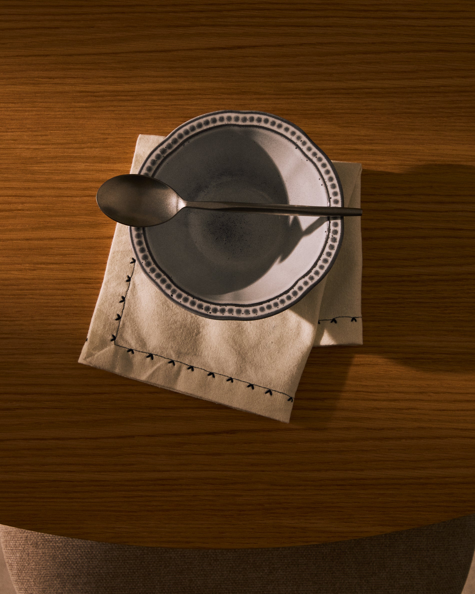Blue ceramic Dovec bowl - Lifestyle