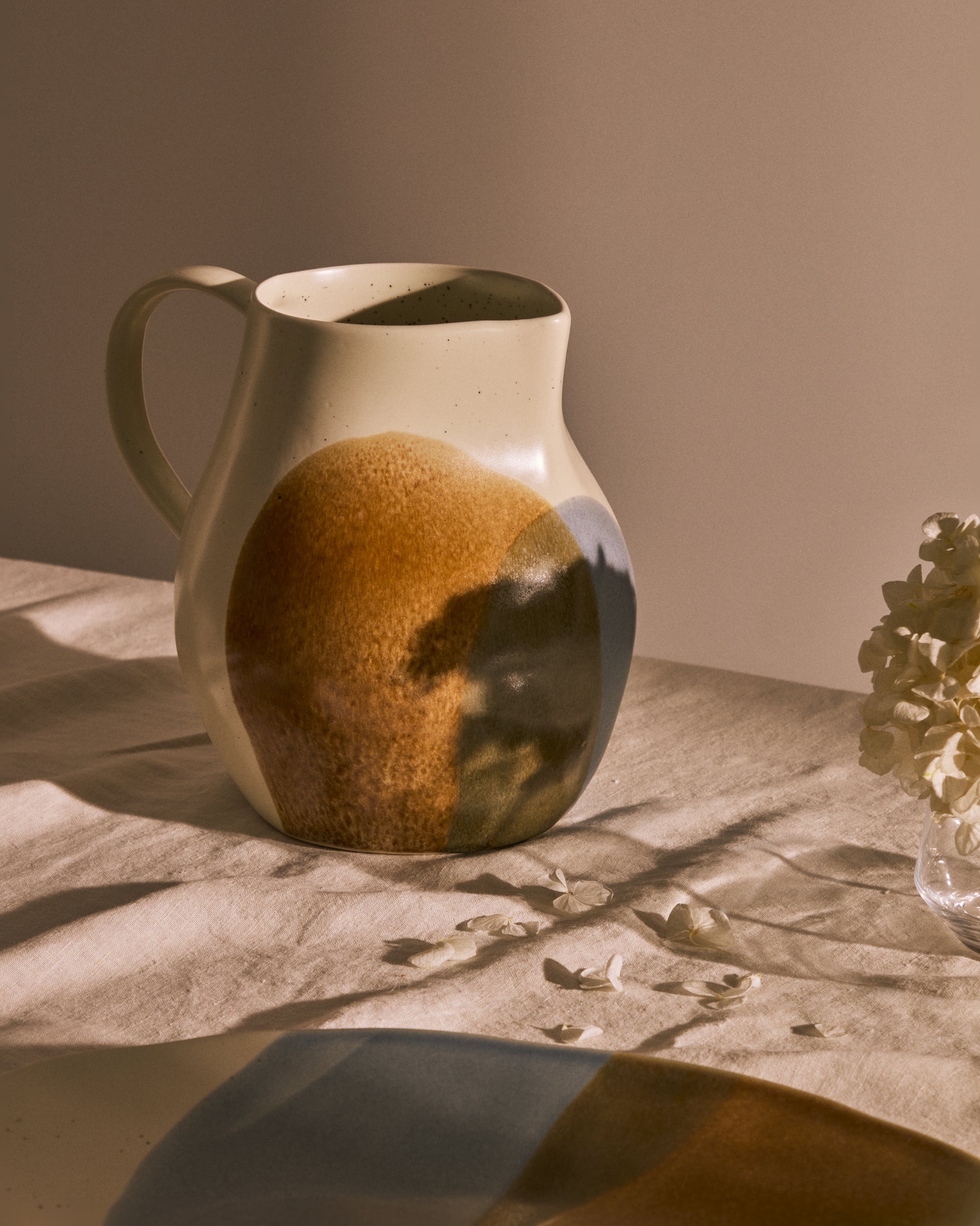 Multicoloured ceramic Miglo jug - Lifestyle
