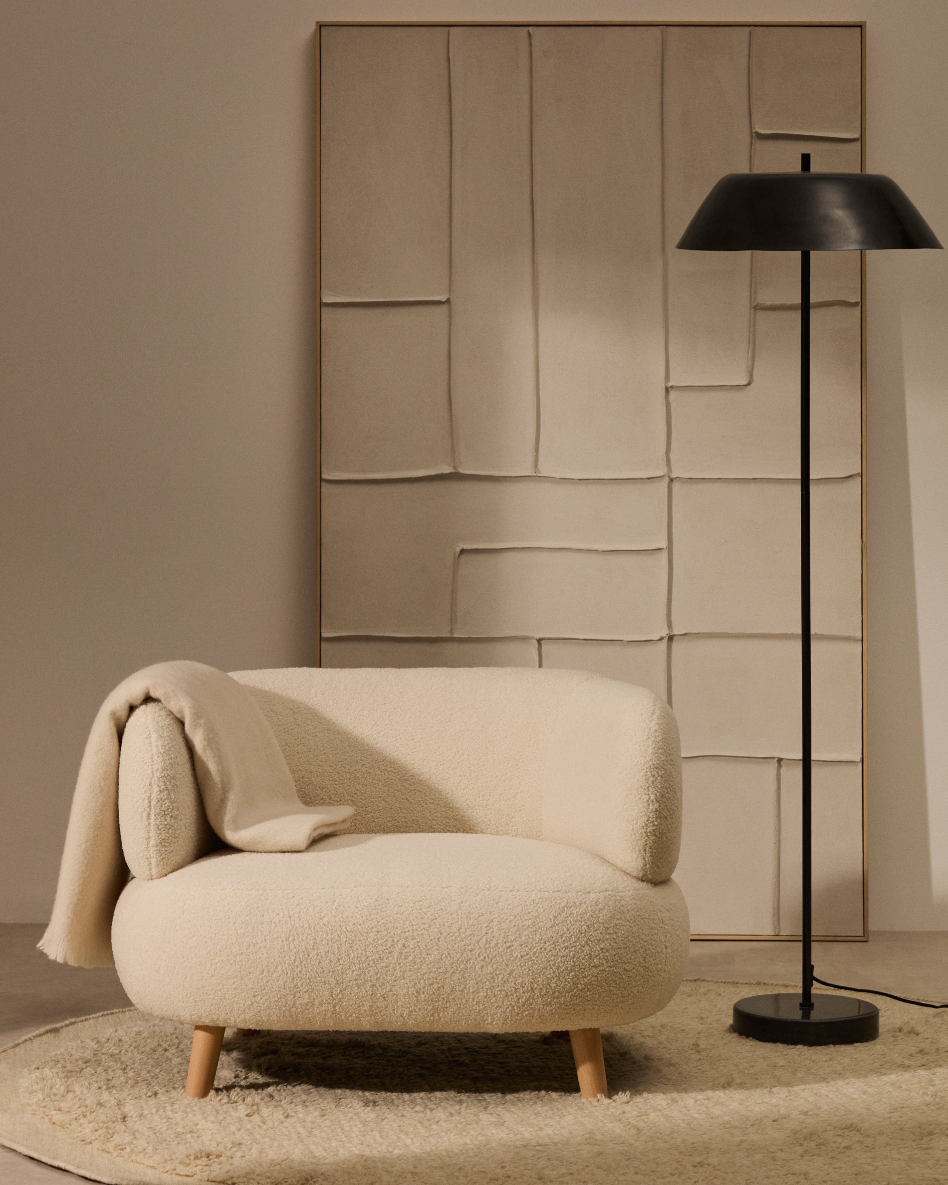 Luisa armchair in ecru boucle with solid beech wood legs 90 cm - Lifestyle