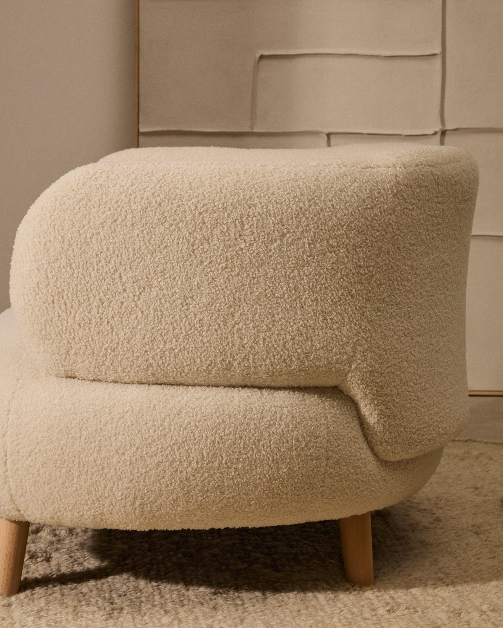Luisa armchair in ecru boucle with solid beech wood legs 90 cm - Lifestyle