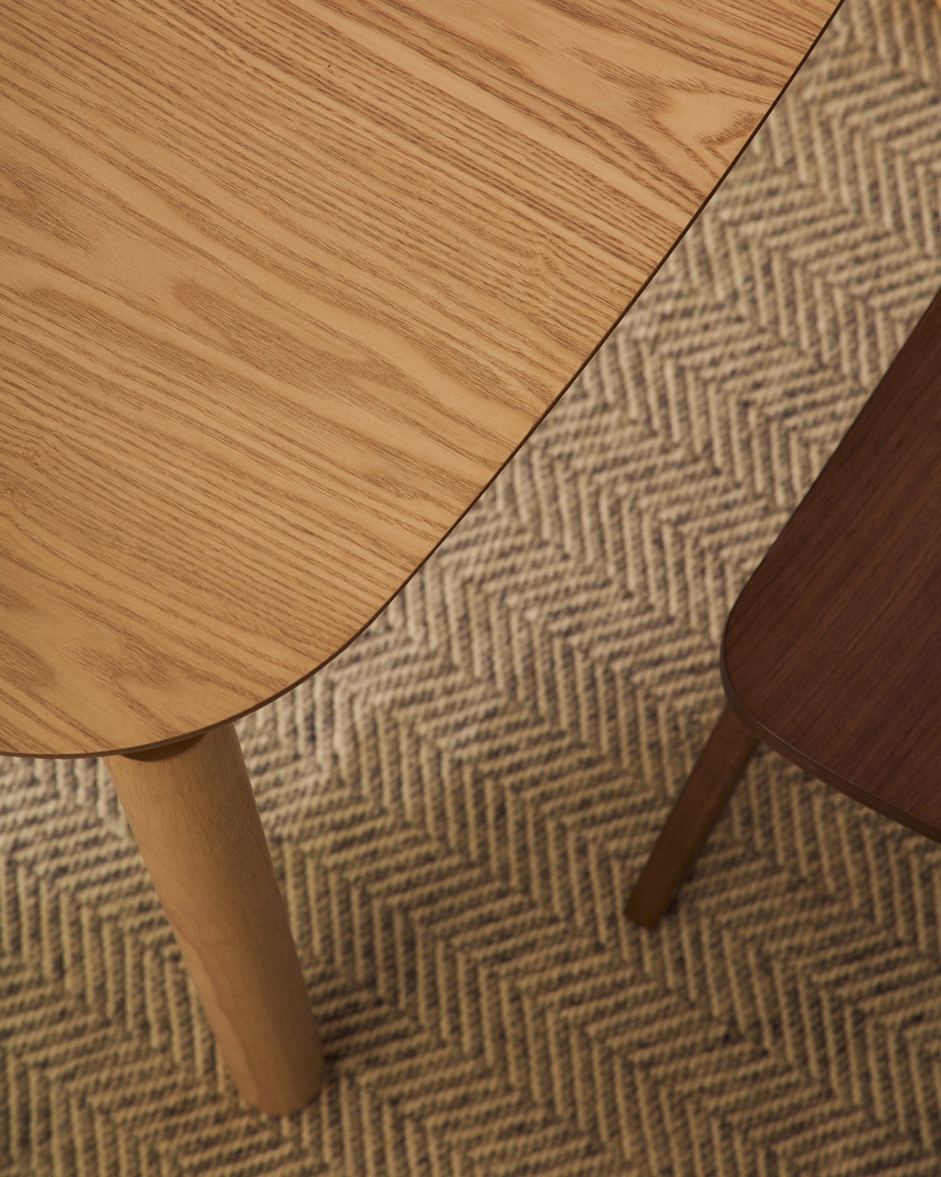 Indara square table in ash veneer with natural finish 100 x 100 cm - Lifestyle