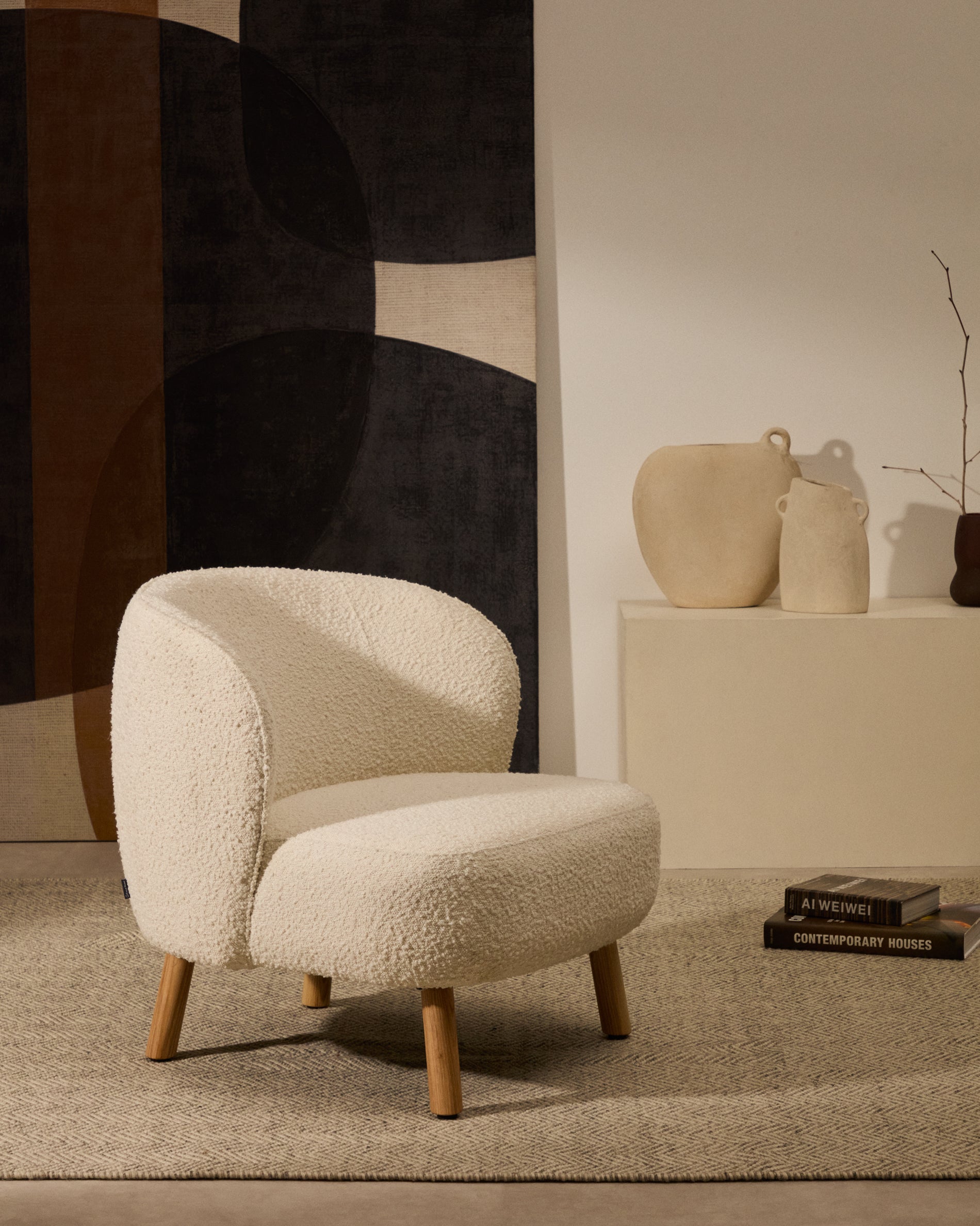 Ulit armchair in white bouclé with solid beech wood legs in a natural finish - Lifestyle